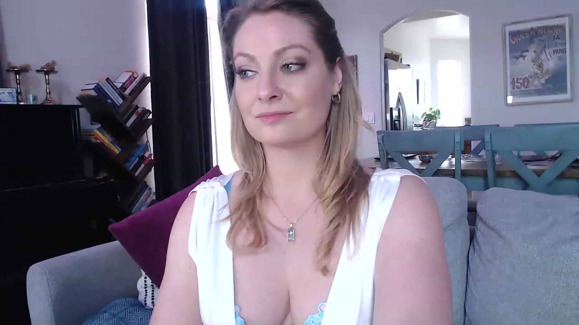 Gallery image thumbnail from VeronicaOMG's myfreecams stream on, 03/31/2023, 24:55 image 12 of 20