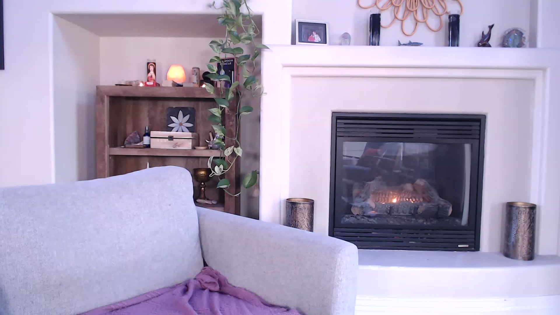 Gallery image thumbnail from VeronicaOMG's myfreecams stream on, 04/02/2023, 02:05 image 11 of 20