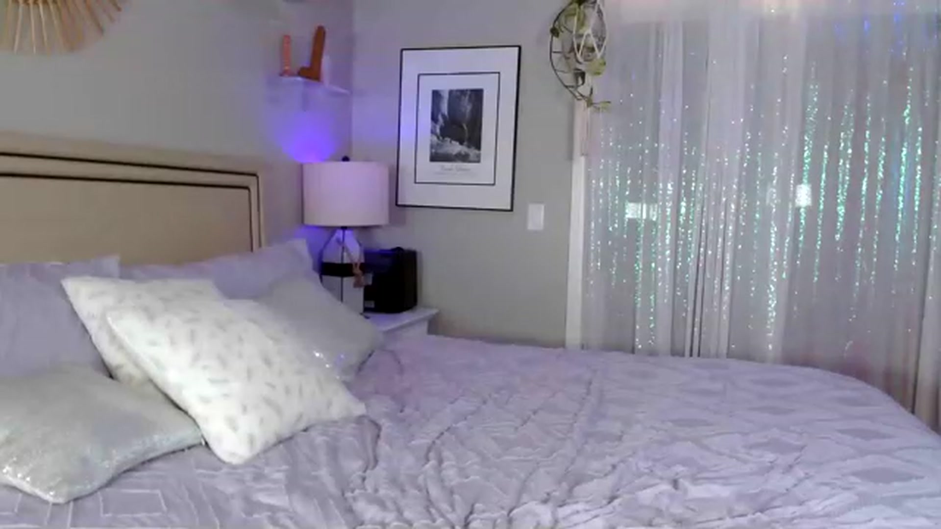Gallery image thumbnail from VeronicaOMG's myfreecams stream on, 08/11/2023, 04:16 image 18 of 20