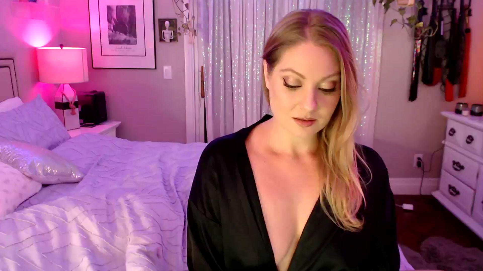 Gallery image thumbnail from VeronicaOMG's myfreecams stream on, 09/26/2023, 03:59 image 5 of 20