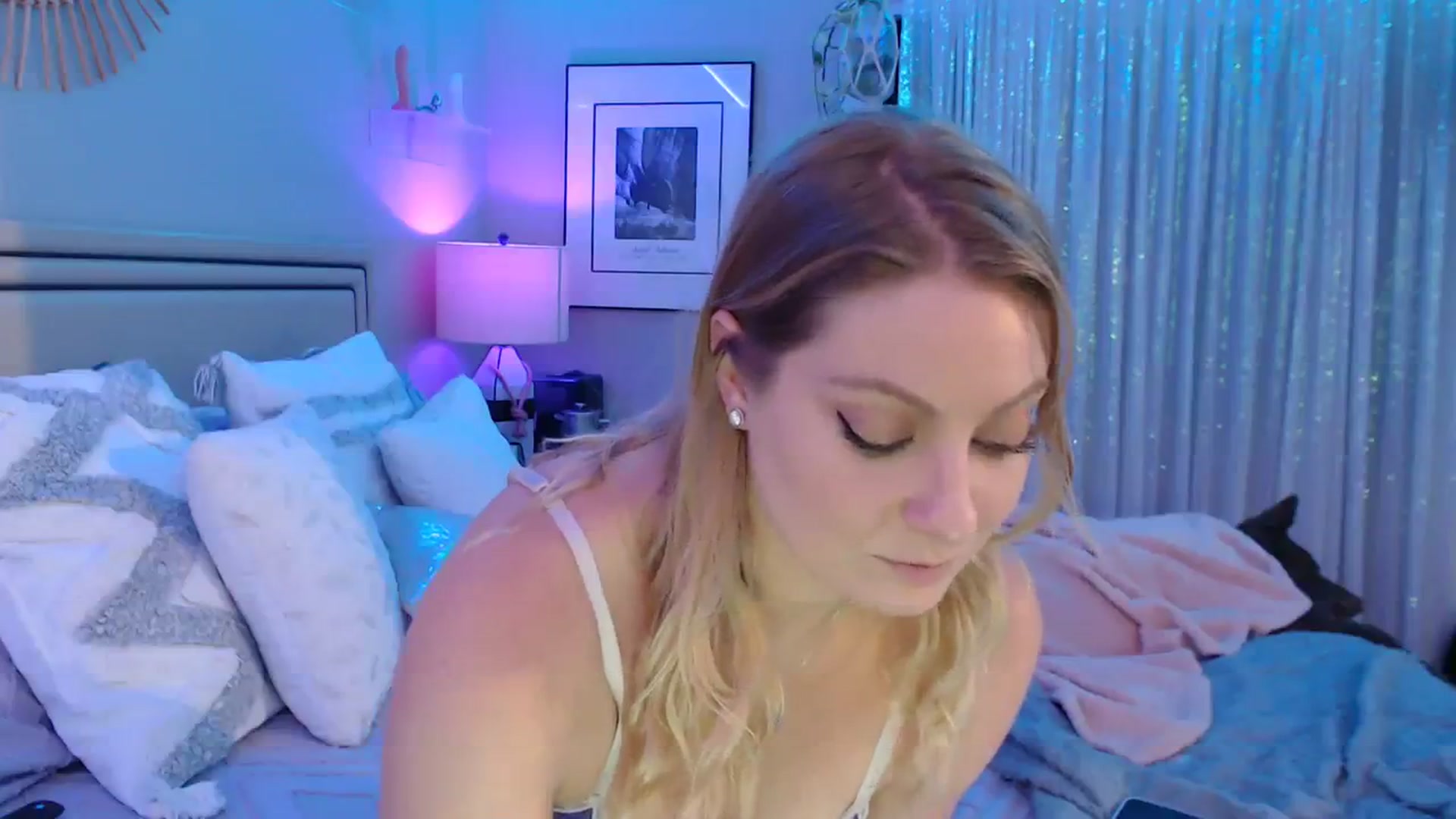 Gallery image thumbnail from VeronicaOMG's myfreecams stream on, 10/05/2023, 02:50 image 16 of 20