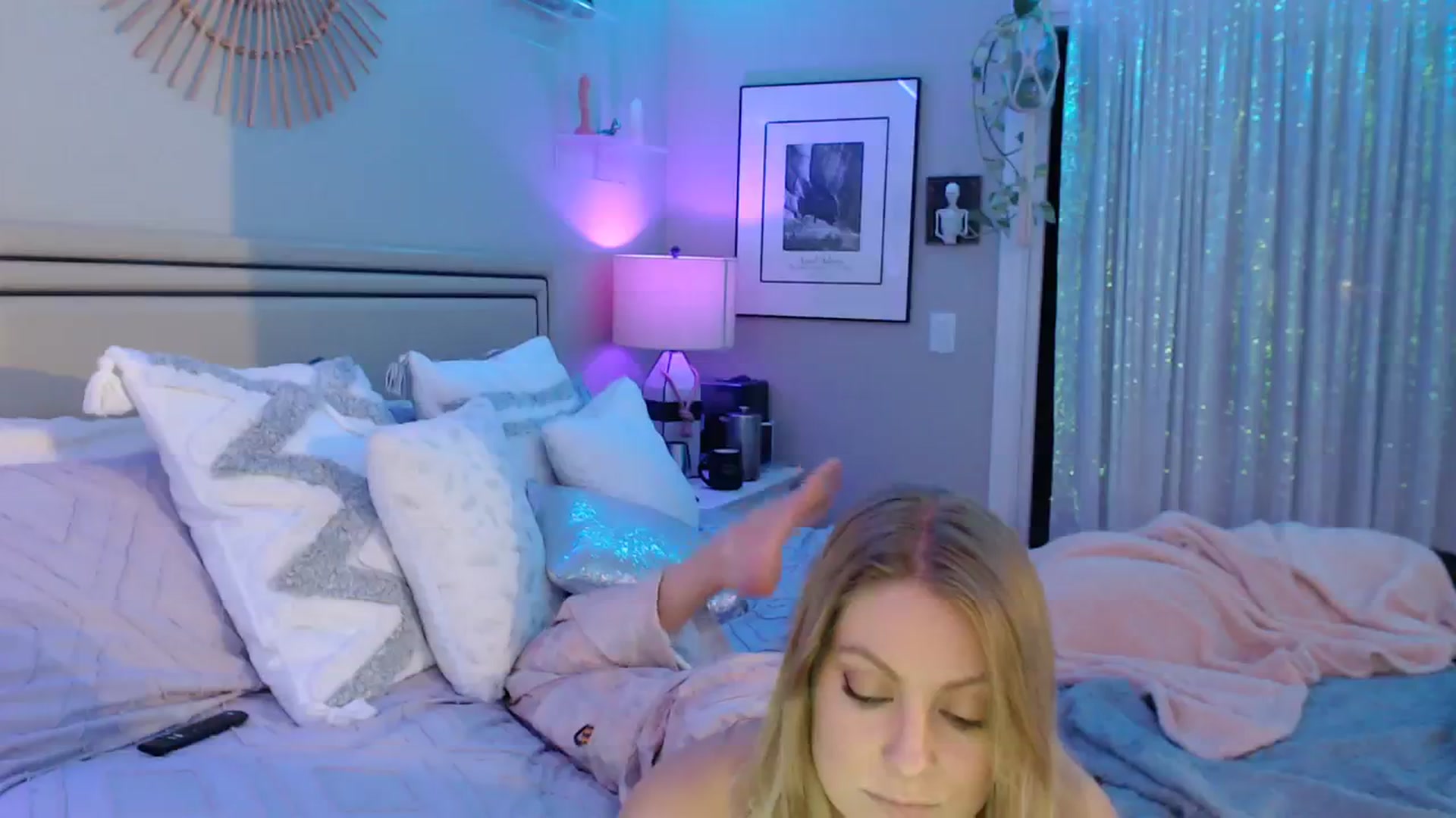 Gallery image thumbnail from VeronicaOMG's myfreecams stream on, 10/05/2023, 02:50 image 4 of 20