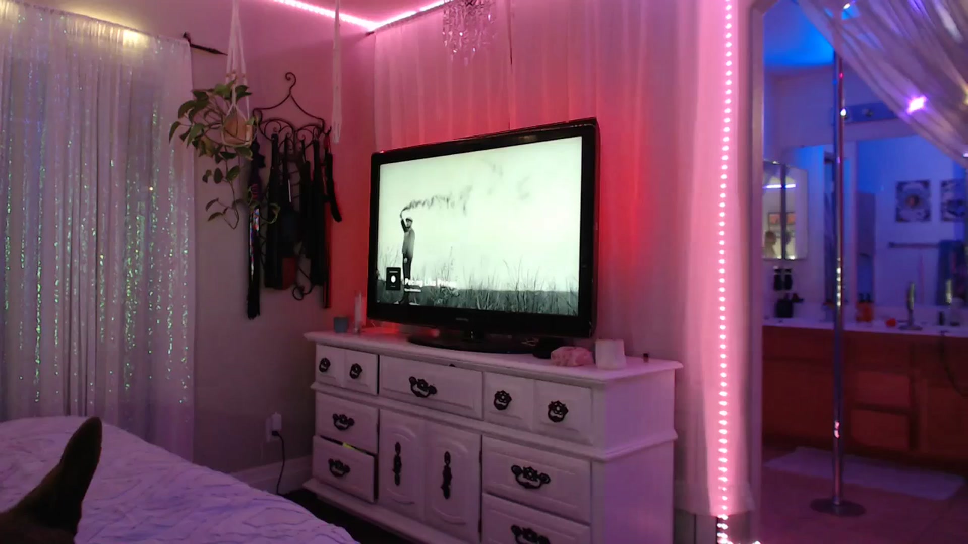 Gallery image thumbnail from VeronicaOMG's myfreecams stream on, 11/15/2023, 02:50 image 4 of 20