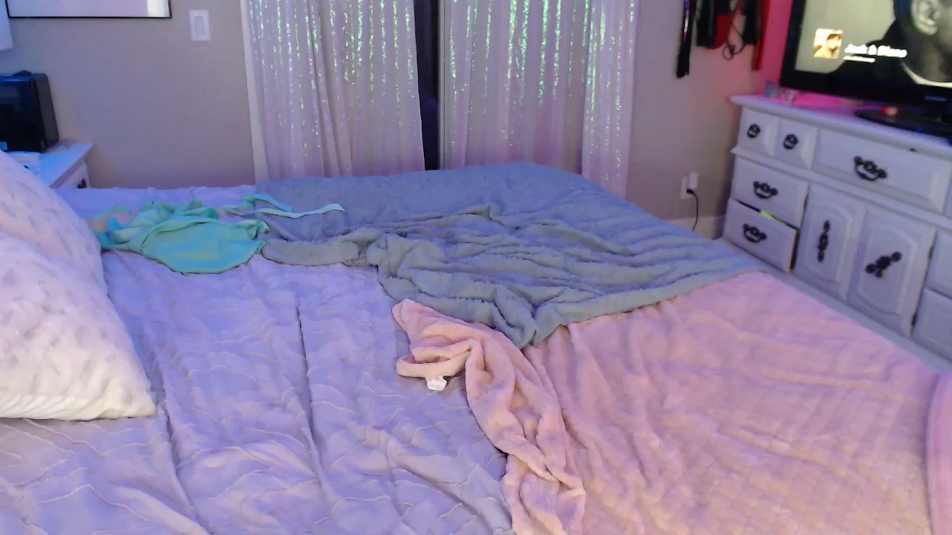 Gallery image thumbnail from VeronicaOMG's myfreecams stream on, 11/16/2023, 02:27 image 4 of 20