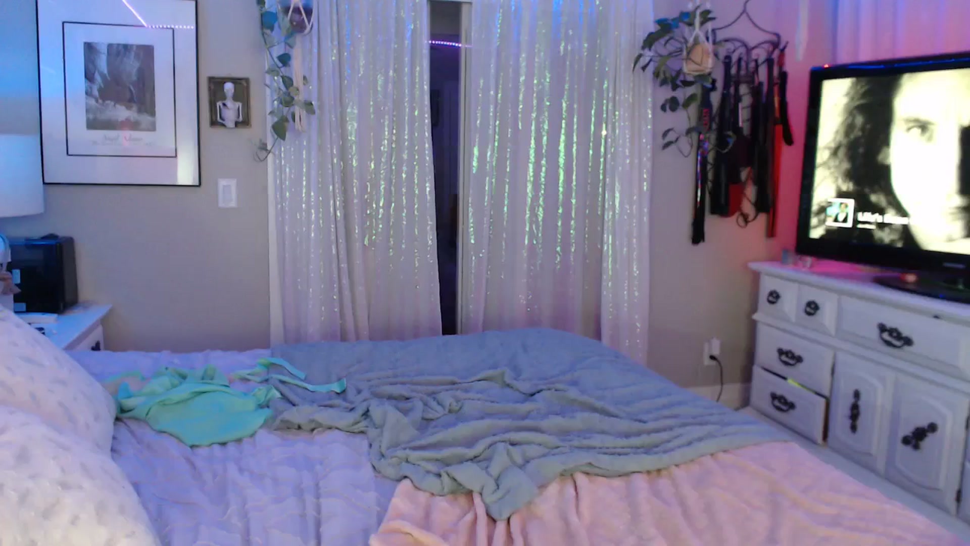 Gallery image thumbnail from VeronicaOMG's myfreecams stream on, 11/16/2023, 02:27 image 13 of 20