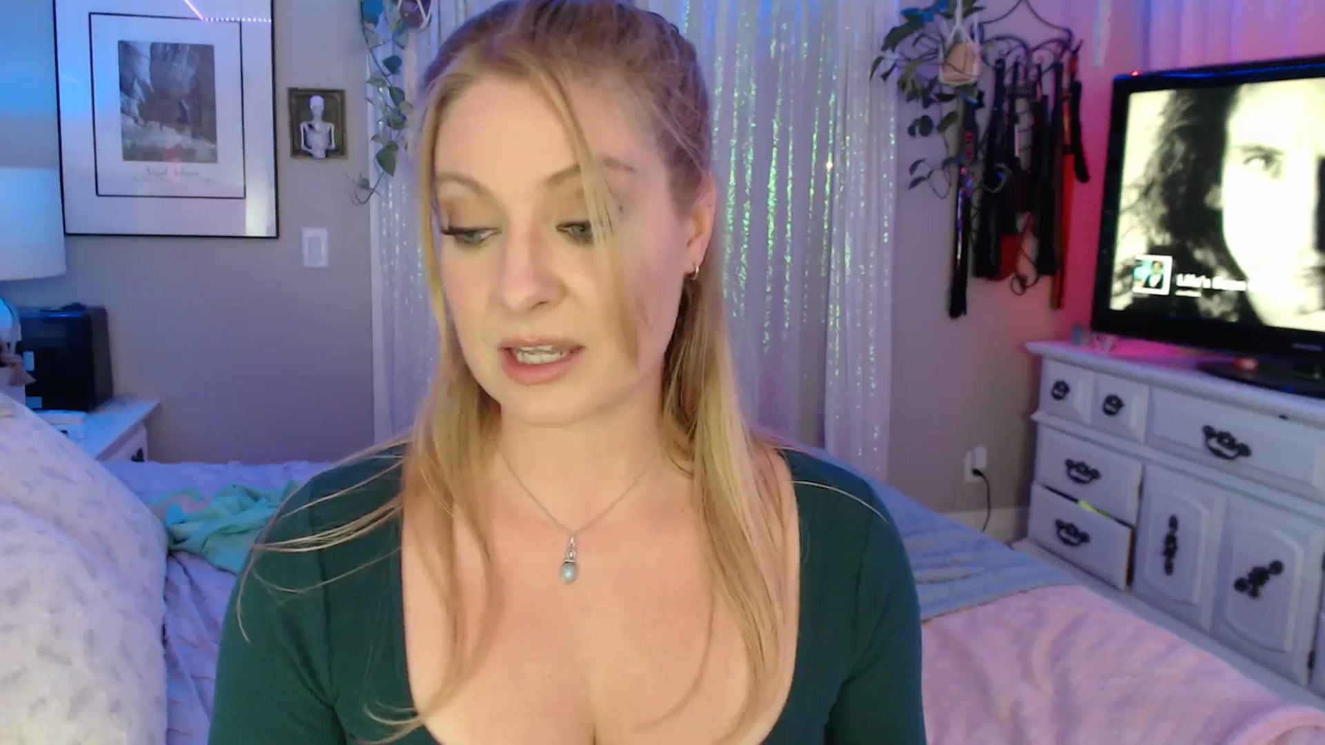 Gallery image thumbnail from VeronicaOMG's myfreecams stream on, 11/16/2023, 02:27 image 18 of 20