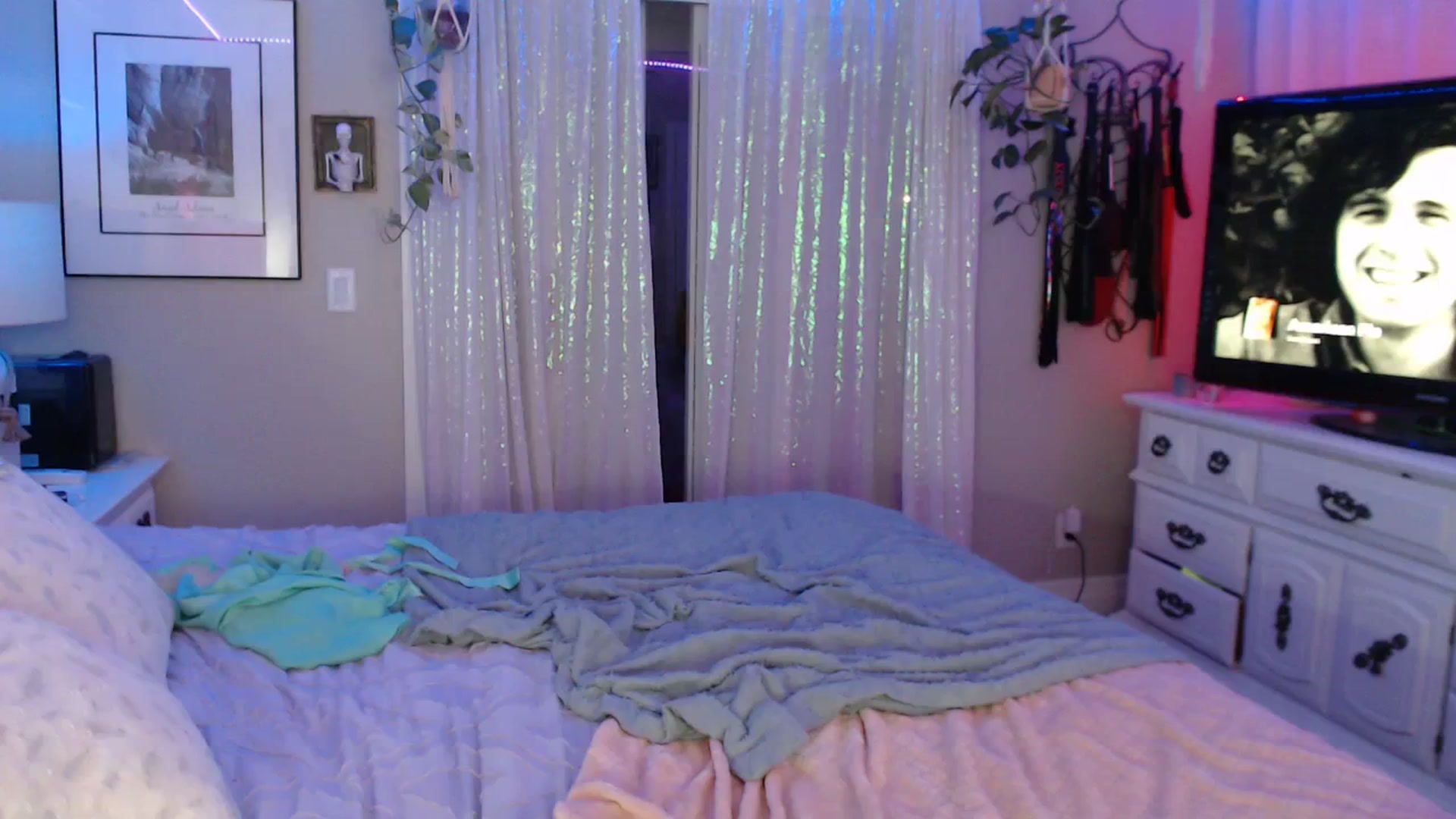Gallery image thumbnail from VeronicaOMG's myfreecams stream on, 11/16/2023, 02:27 image 12 of 20