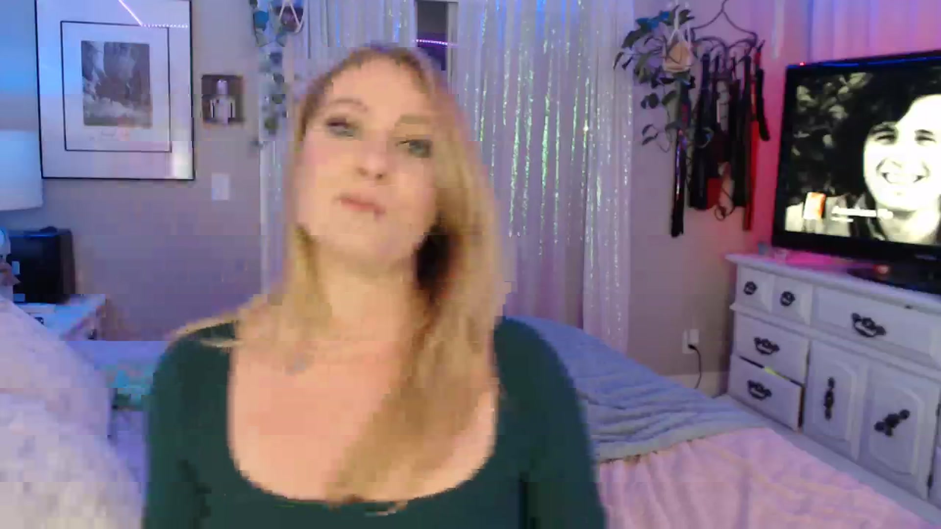 Gallery image thumbnail from VeronicaOMG's myfreecams stream on, 11/16/2023, 02:27 image 11 of 20