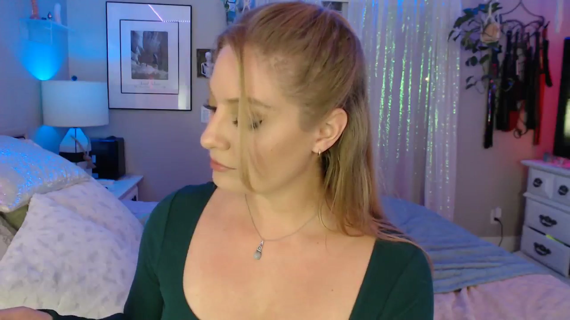 Gallery image thumbnail from VeronicaOMG's myfreecams stream on, 11/16/2023, 02:42 image 6 of 20