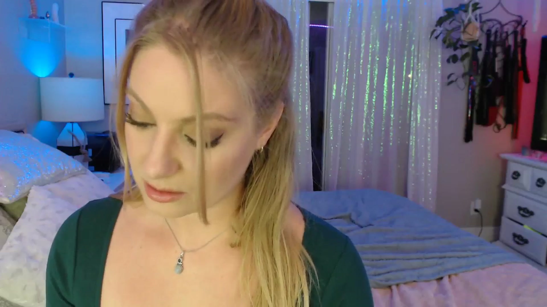 Gallery image thumbnail from VeronicaOMG's myfreecams stream on, 11/16/2023, 02:42 image 12 of 20