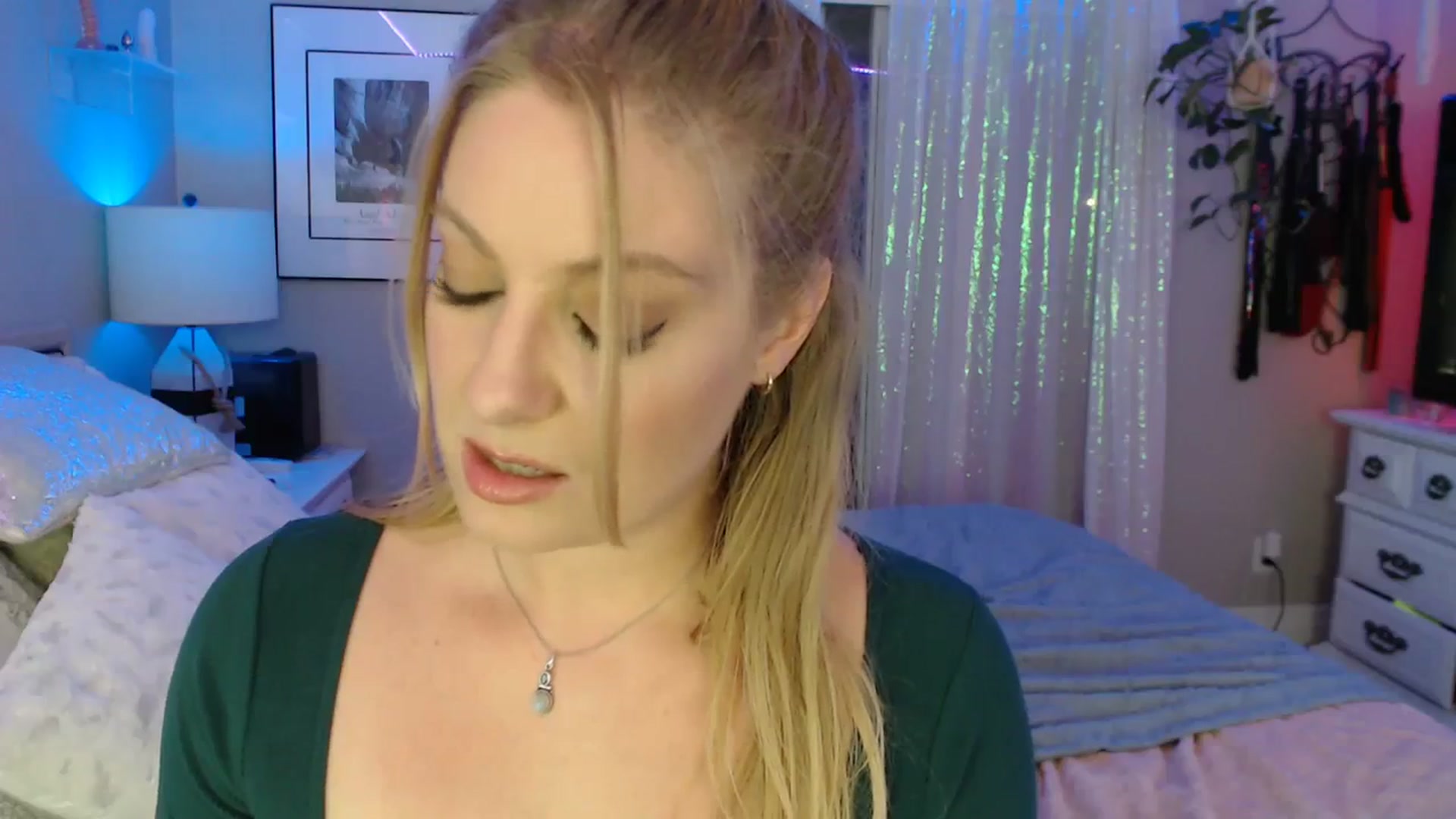 Gallery image thumbnail from VeronicaOMG's myfreecams stream on, 11/16/2023, 02:42 image 11 of 20
