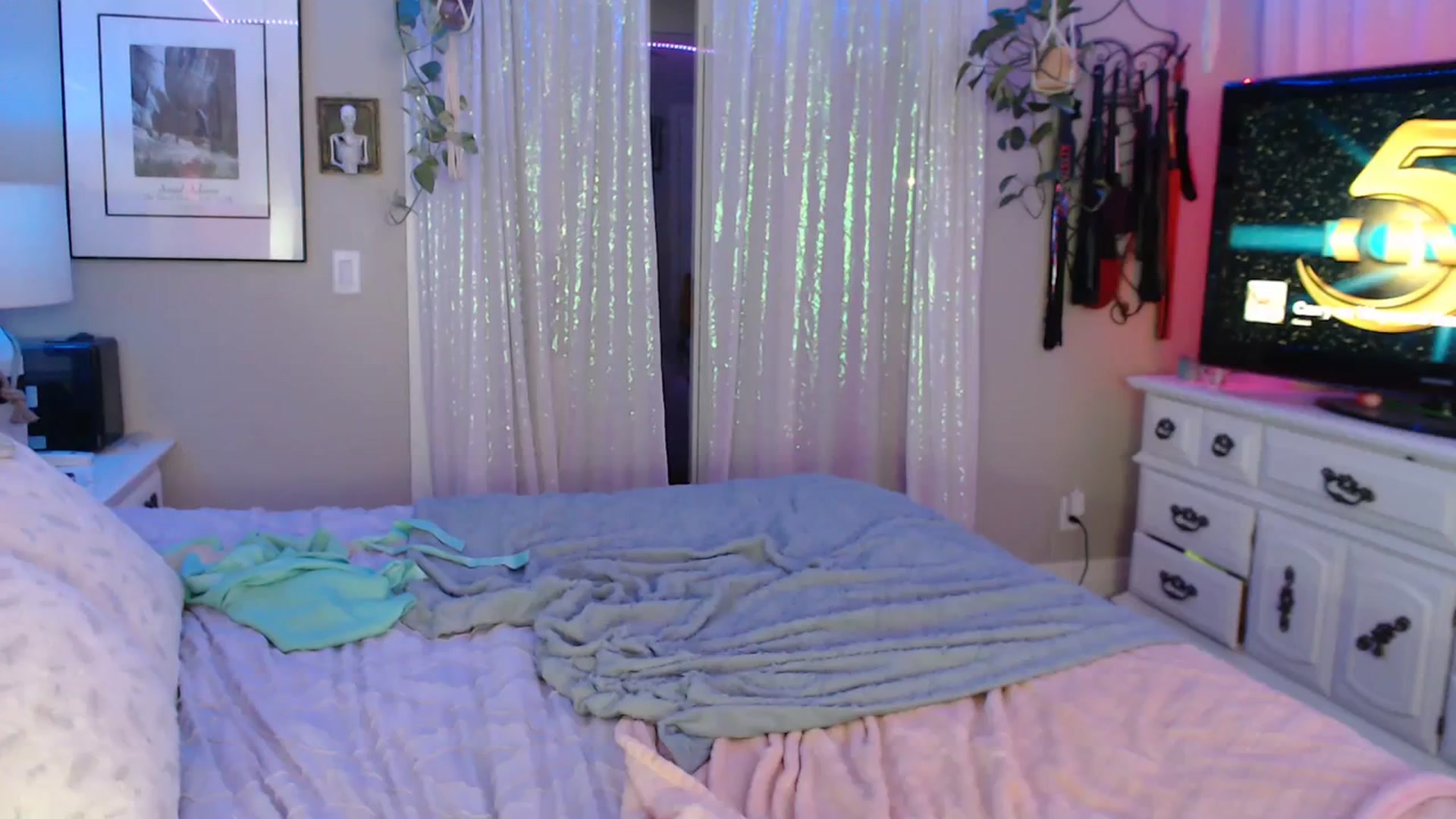 Gallery image thumbnail from VeronicaOMG's myfreecams stream on, 11/16/2023, 02:42 image 2 of 20