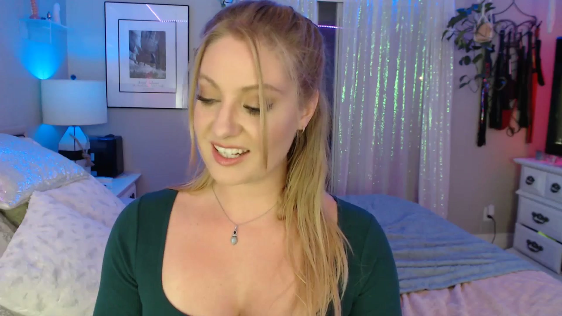 Gallery image thumbnail from VeronicaOMG's myfreecams stream on, 11/16/2023, 02:42 image 13 of 20