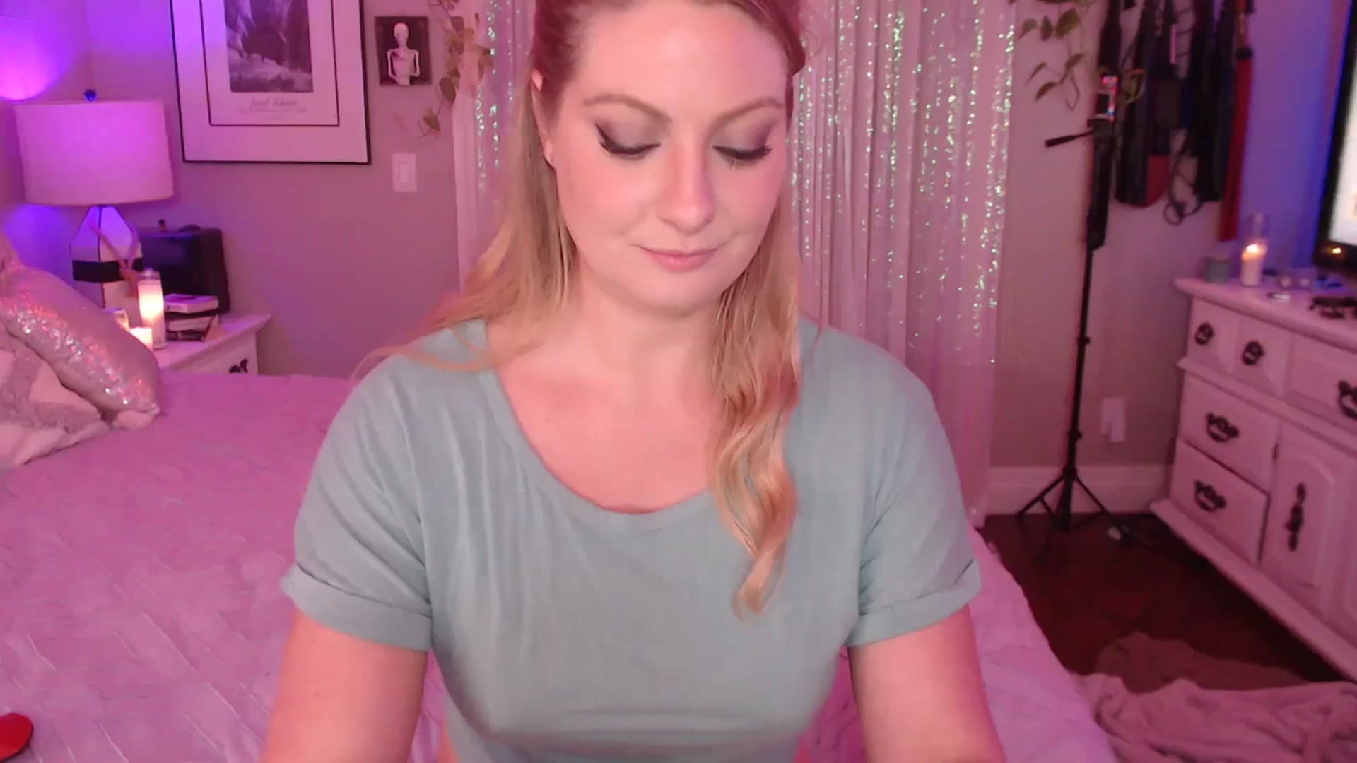 Gallery image thumbnail from VeronicaOMG's myfreecams stream on, 12/06/2023, 04:01 image 4 of 20