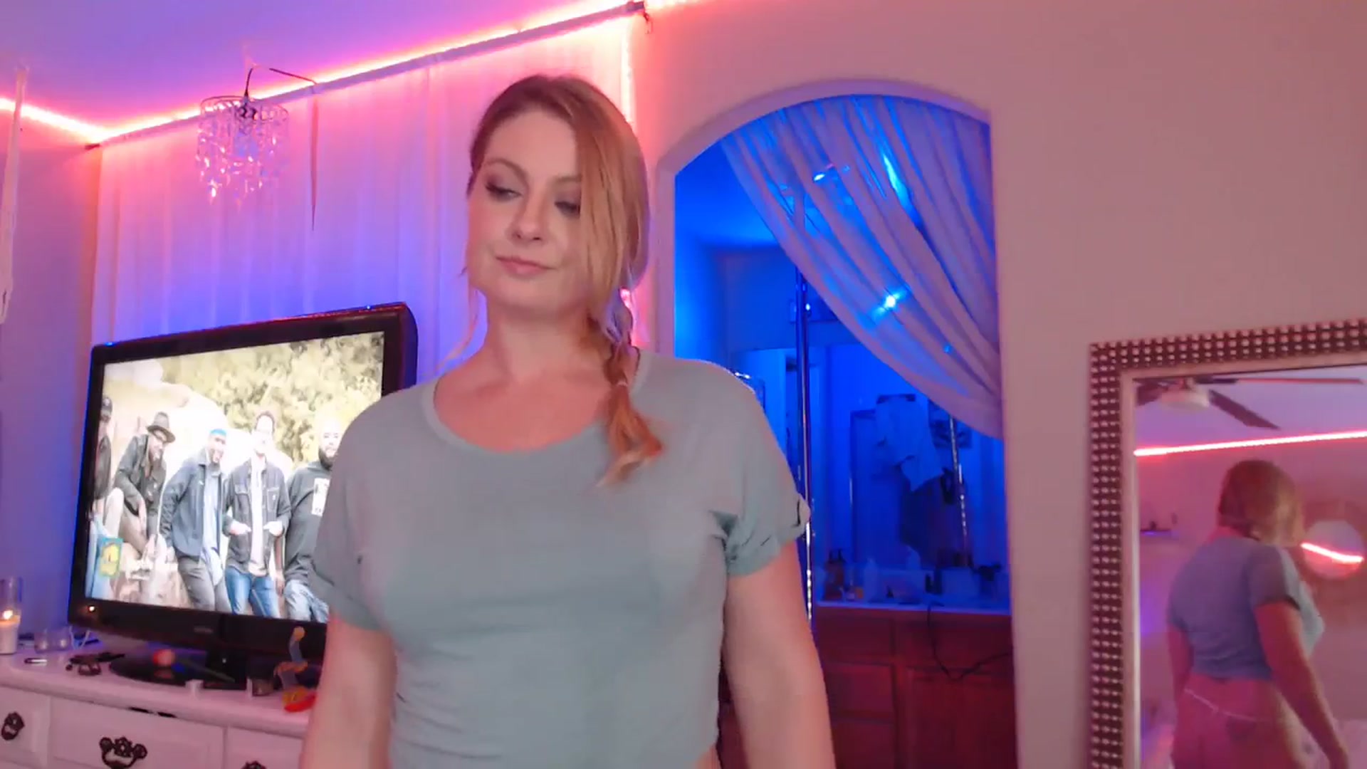 Gallery image thumbnail from VeronicaOMG's myfreecams stream on, 12/06/2023, 04:01 image 18 of 20