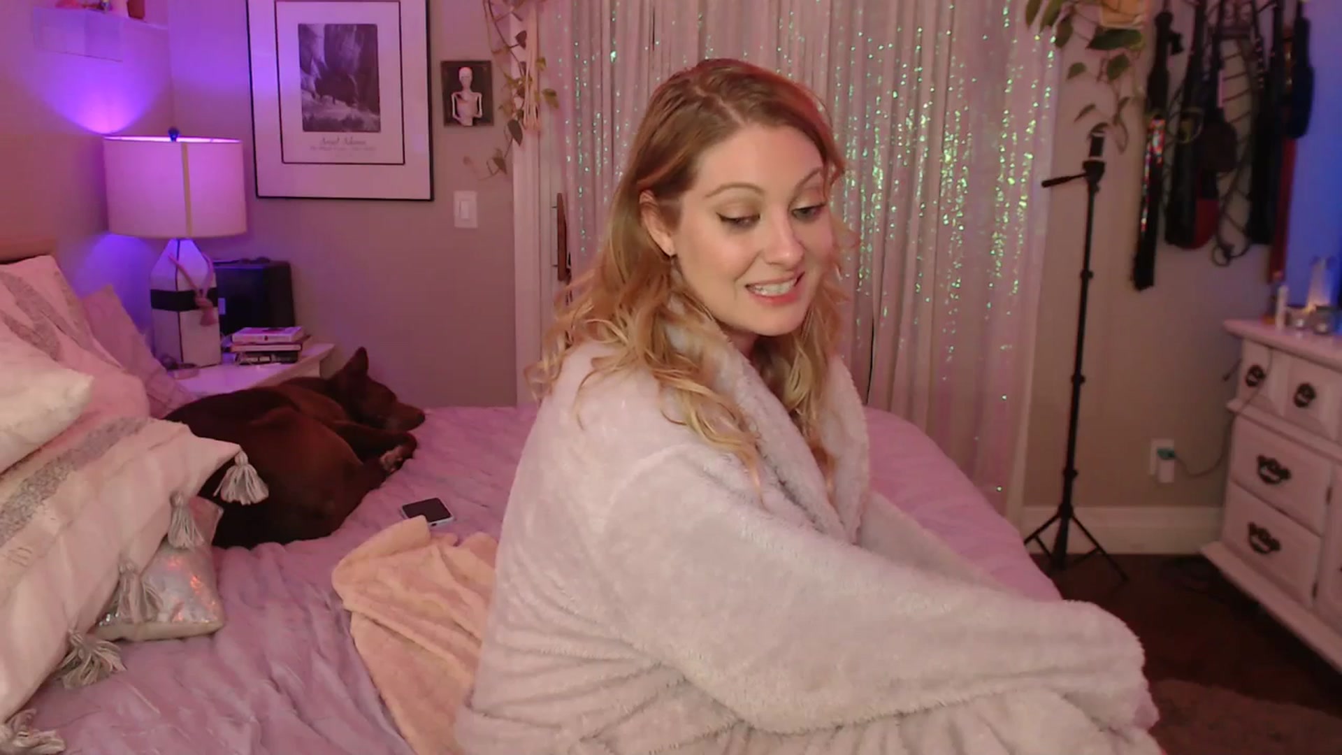 Gallery image thumbnail from VeronicaOMG's myfreecams stream on, 12/10/2023, 10:16 image 19 of 20