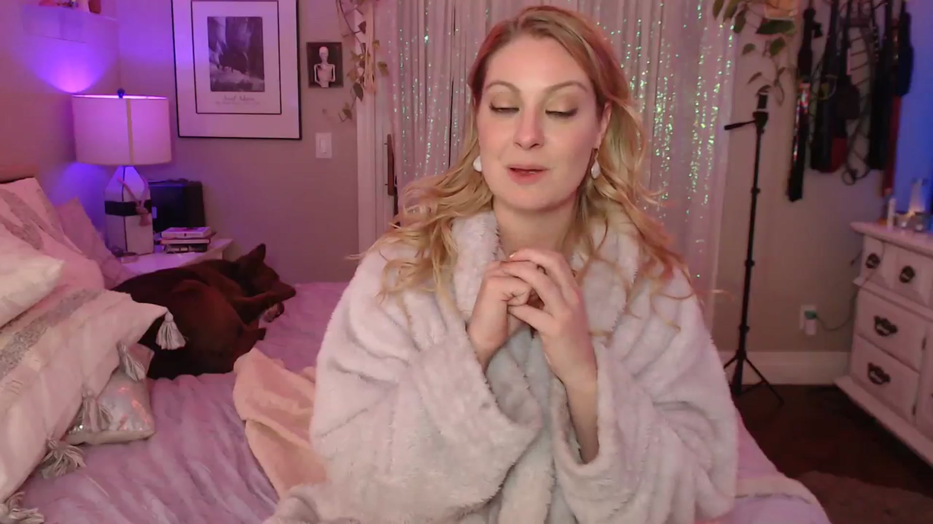 Gallery image thumbnail from VeronicaOMG's myfreecams stream on, 12/10/2023, 10:16 image 7 of 20