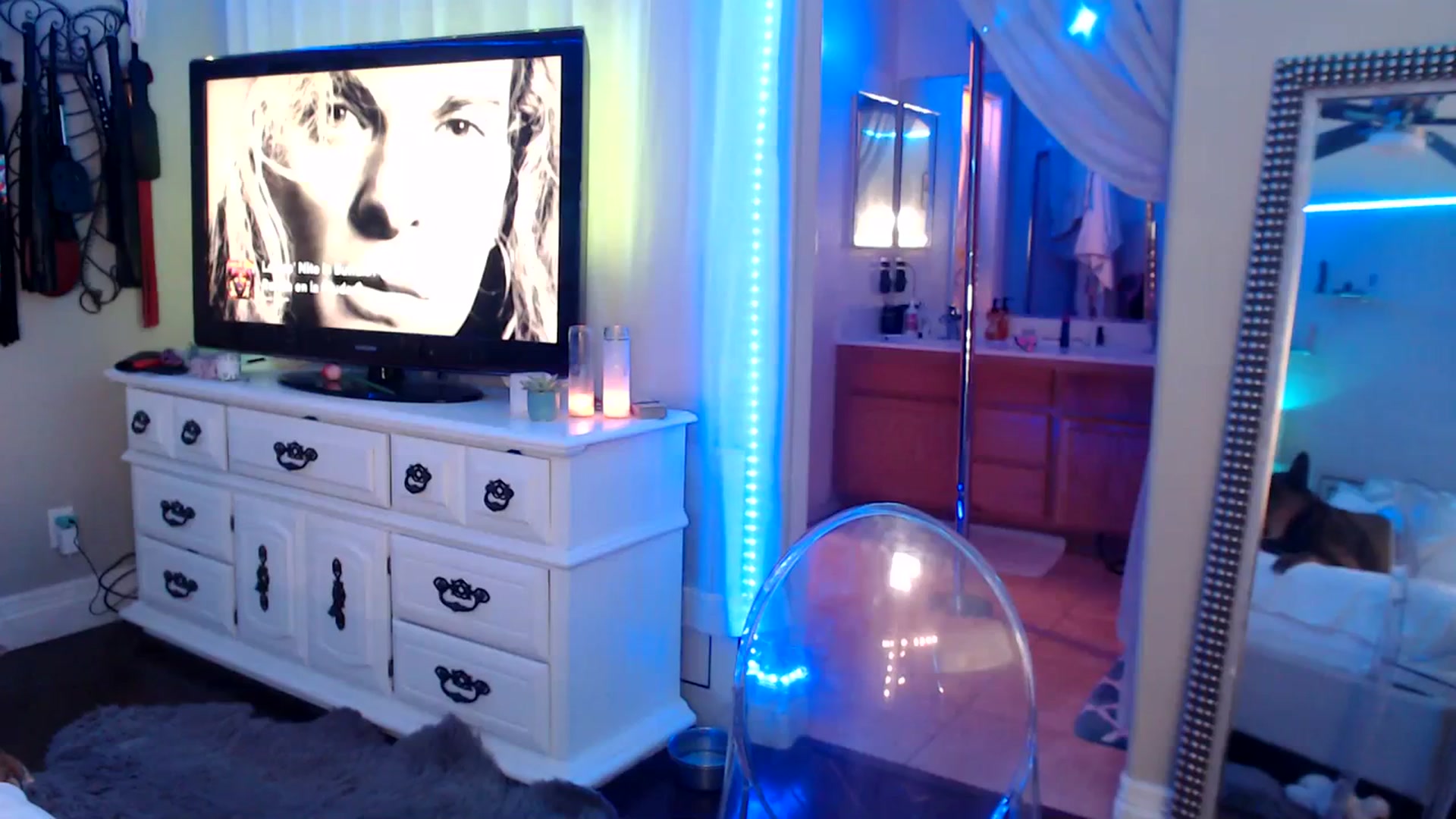 Gallery image thumbnail from VeronicaOMG's myfreecams stream on, 12/13/2023, 05:32 image 18 of 20