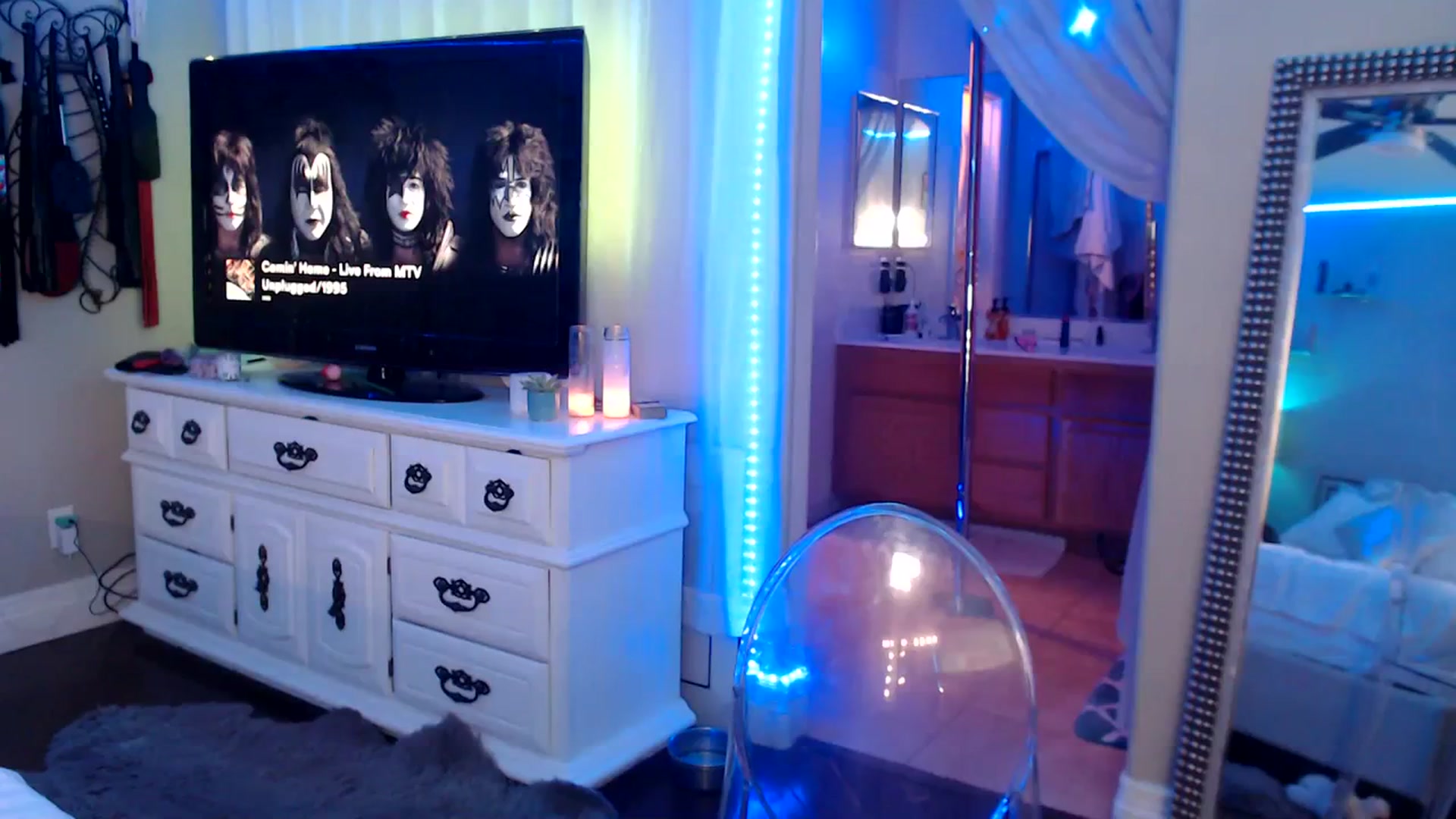 Gallery image thumbnail from VeronicaOMG's myfreecams stream on, 12/13/2023, 05:32 image 19 of 20