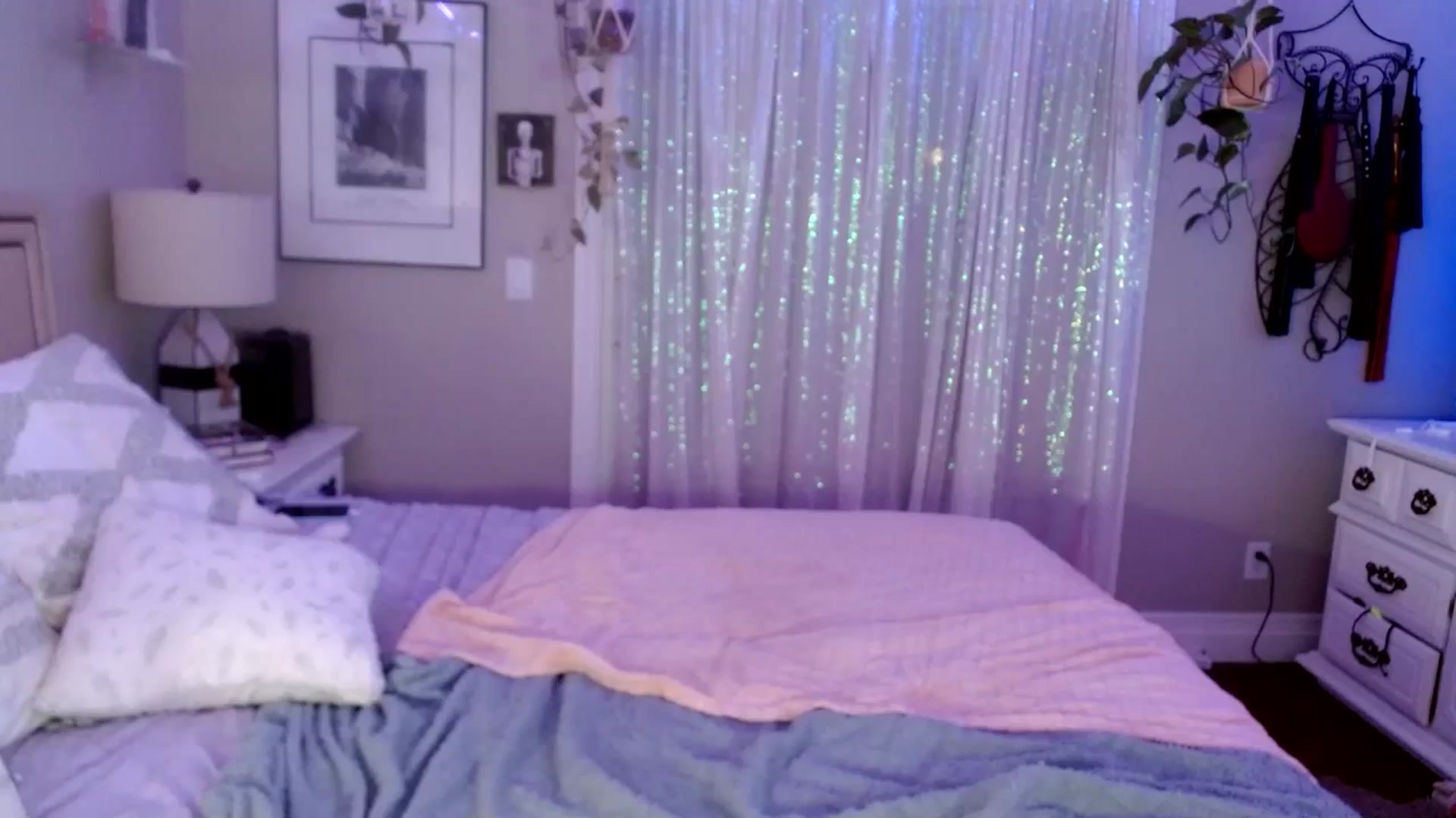 Gallery image thumbnail from VeronicaOMG's myfreecams stream on, 01/09/2024, 04:57 image 2 of 20