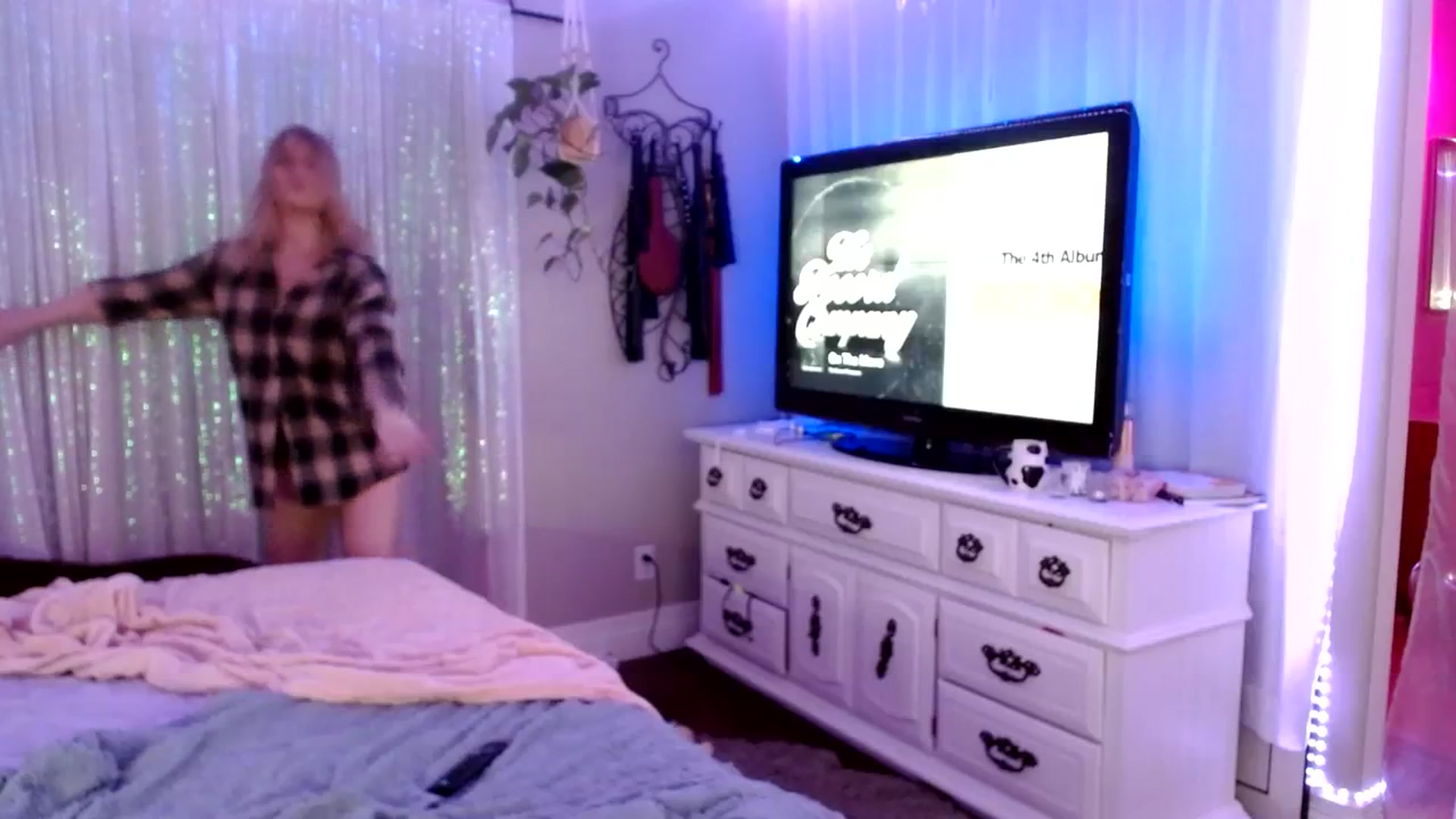 Gallery image thumbnail from VeronicaOMG's myfreecams stream on, 01/09/2024, 06:08 image 2 of 20
