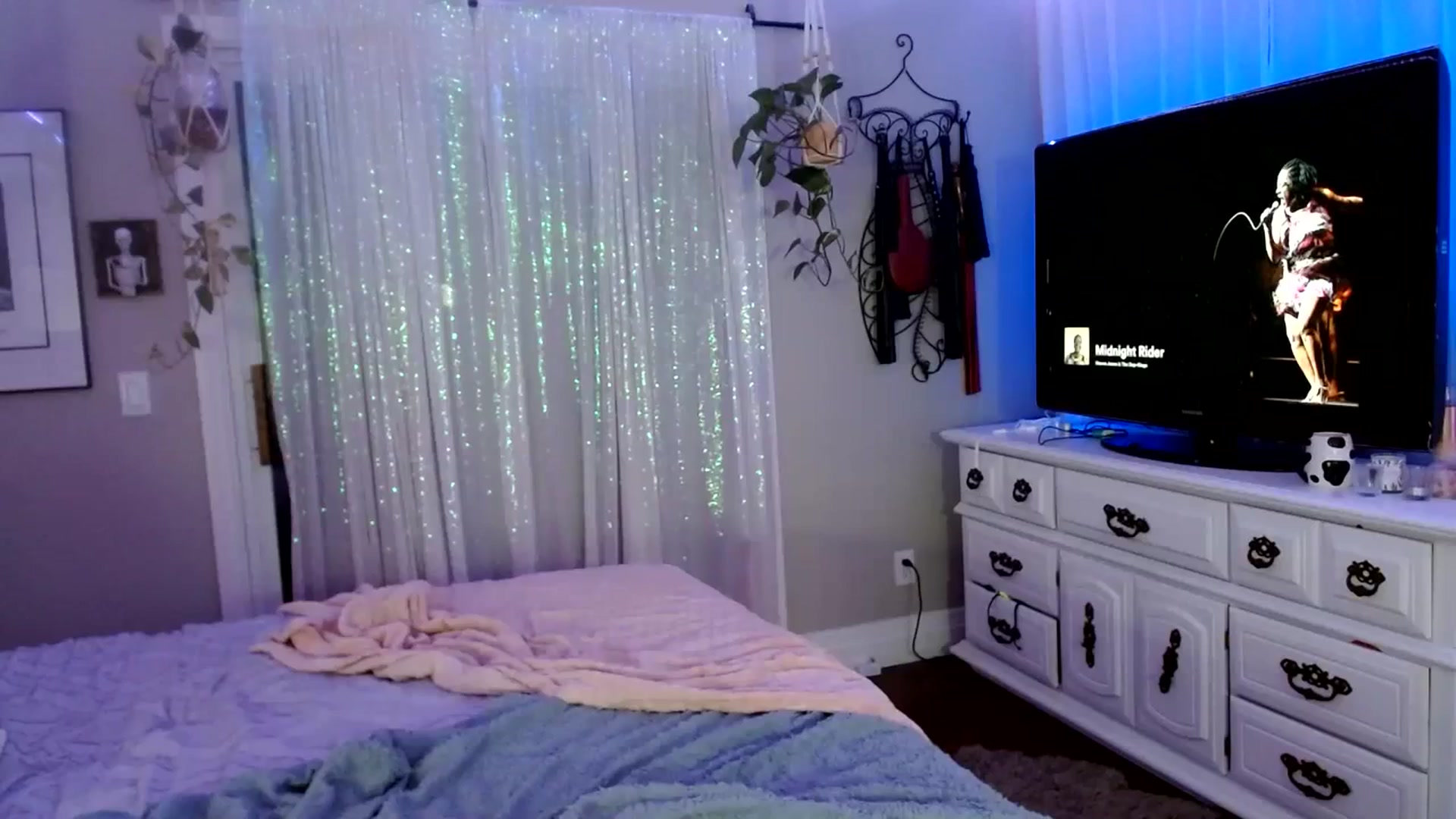 Gallery image thumbnail from VeronicaOMG's myfreecams stream on, 01/09/2024, 06:08 image 19 of 20