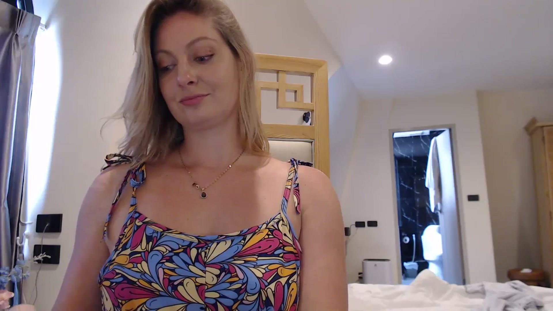 Gallery image thumbnail from VeronicaOMG's myfreecams stream on, 02/27/2024, 03:45 image 3 of 20