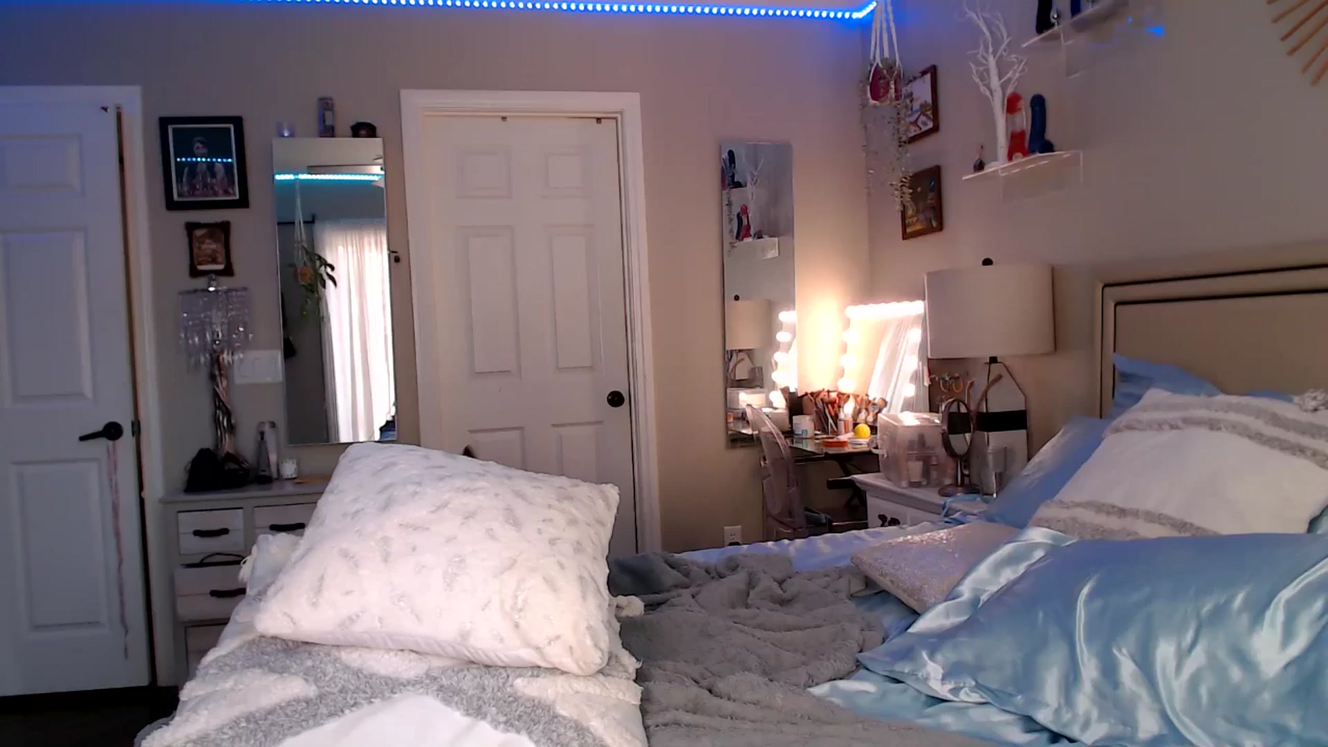Gallery image thumbnail from VeronicaOMG's myfreecams stream on, 04/29/2024, 23:08 image 15 of 20