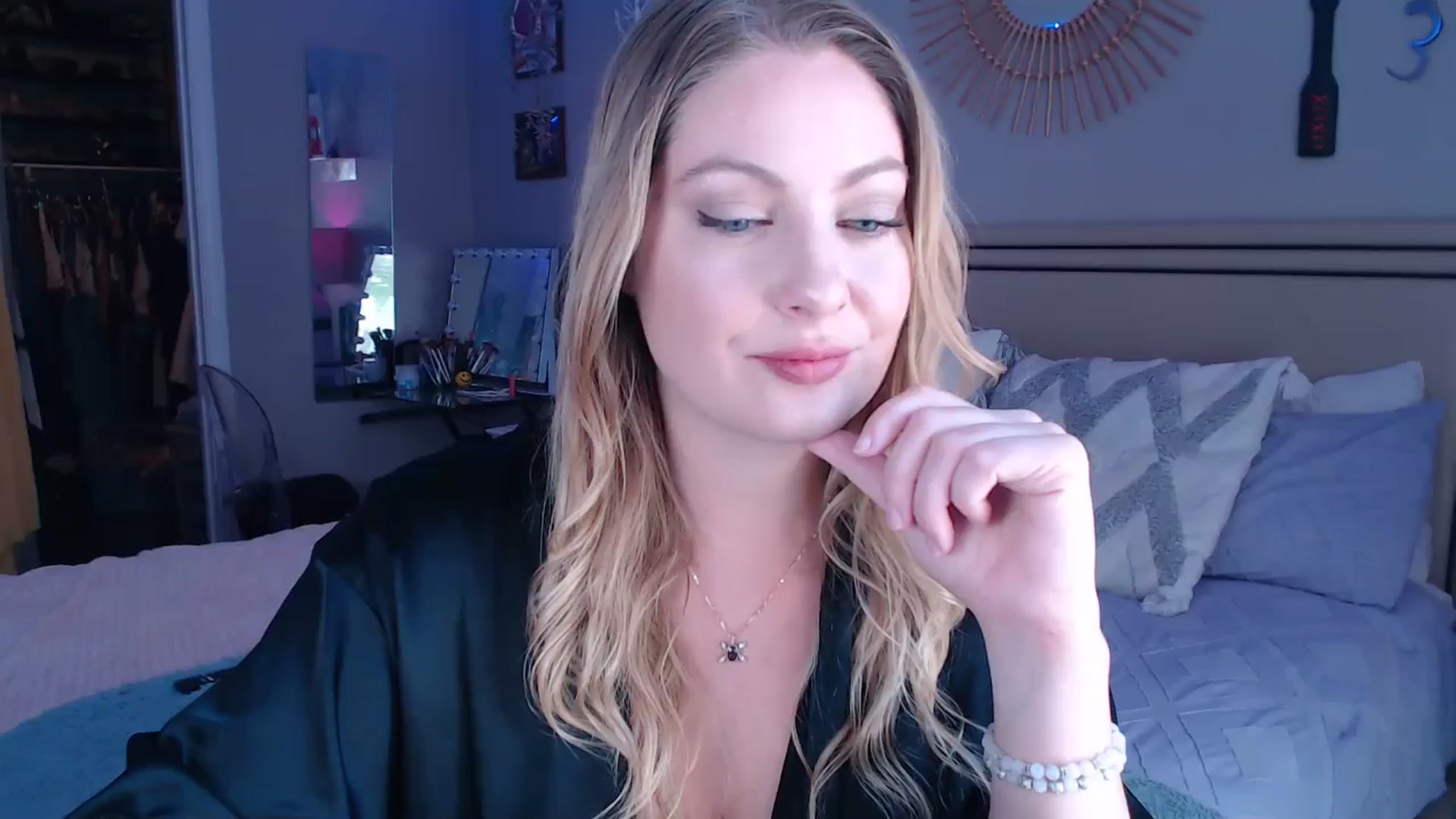 Gallery image thumbnail from VeronicaOMG's myfreecams stream on, 05/14/2024, 20:25 image 1 of 20