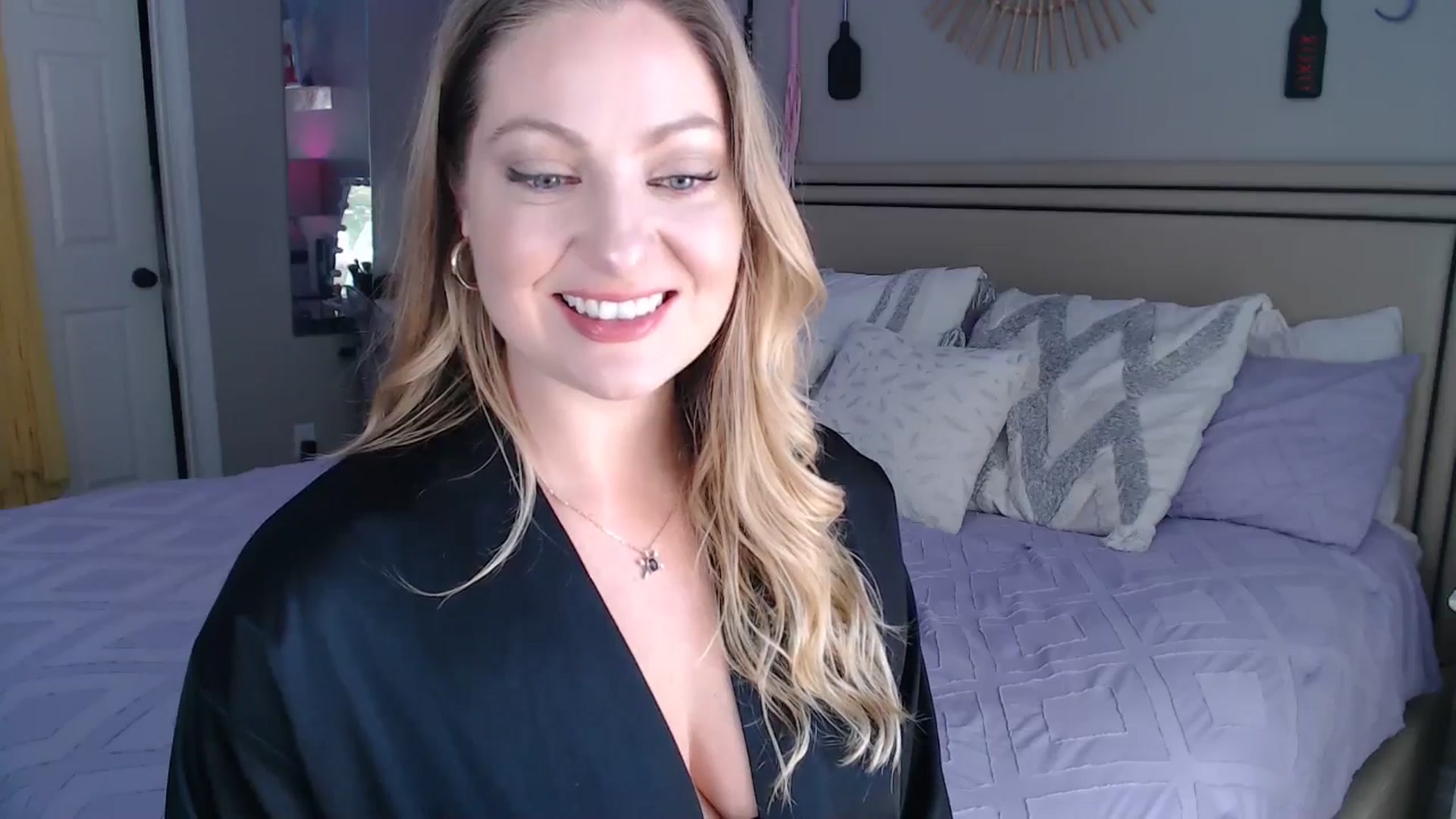 Gallery image thumbnail from VeronicaOMG's myfreecams stream on, 05/14/2024, 21:37 image 7 of 20