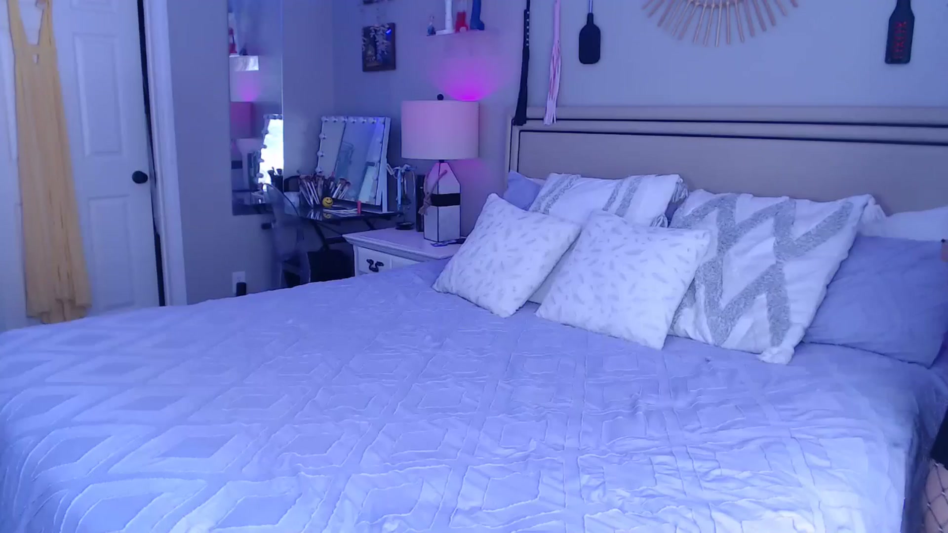 Gallery image thumbnail from VeronicaOMG's myfreecams stream on, 05/14/2024, 21:37 image 5 of 20