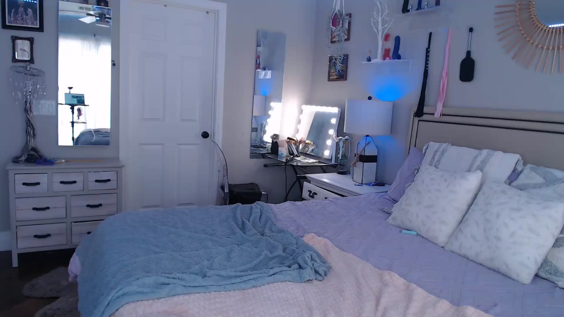 Gallery image thumbnail from VeronicaOMG's myfreecams stream on, 05/21/2024, 23:31 image 2 of 20