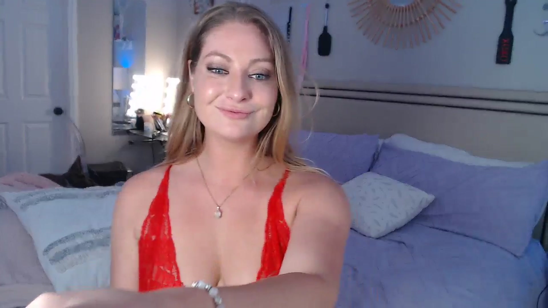 Gallery image thumbnail from VeronicaOMG's myfreecams stream on, 05/22/2024, 02:15 image 16 of 20