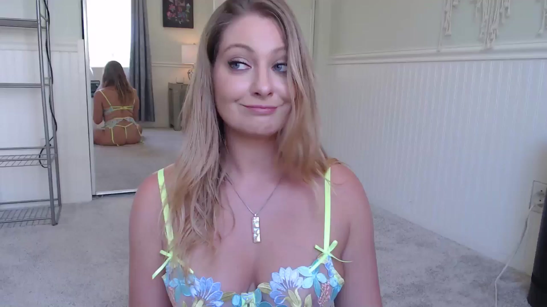 Gallery image thumbnail from VeronicaOMG's myfreecams stream on, 05/24/2024, 23:23 image 9 of 20