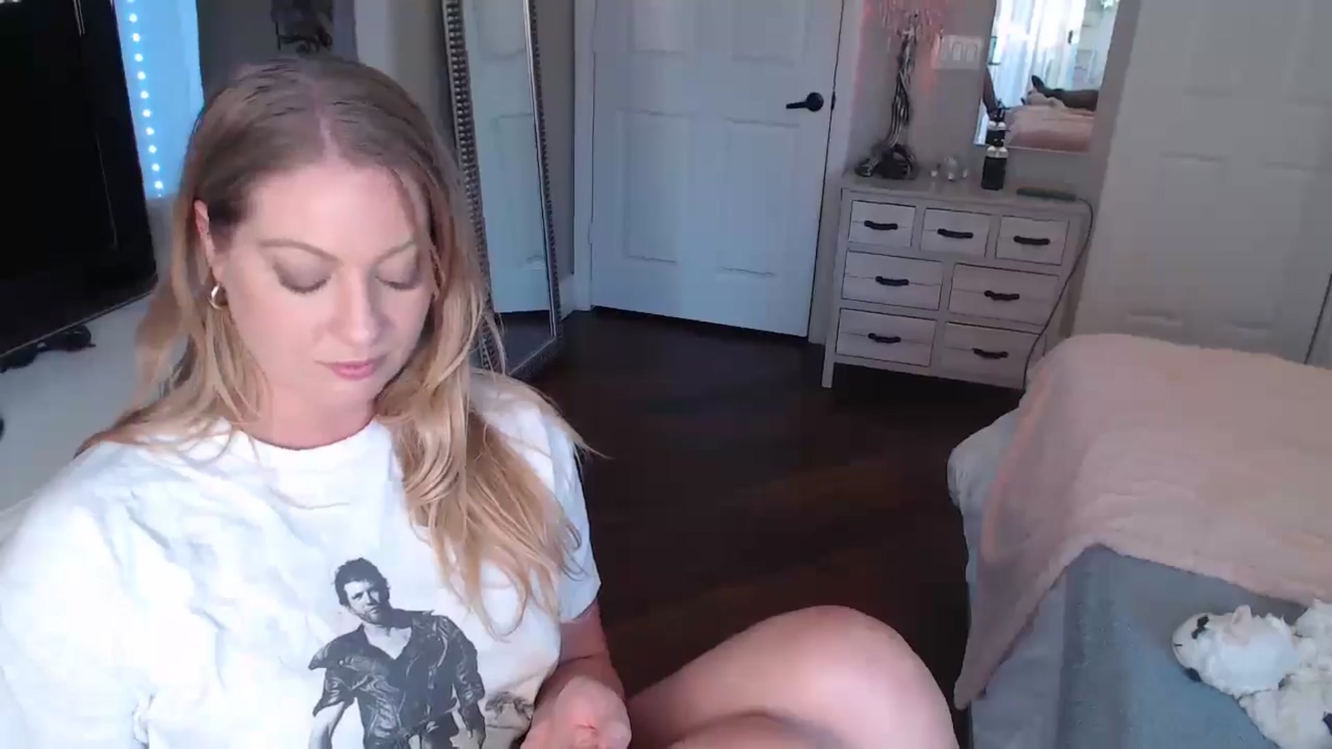 Gallery image thumbnail from VeronicaOMG's myfreecams stream on, 07/03/2024, 02:10 image 15 of 20