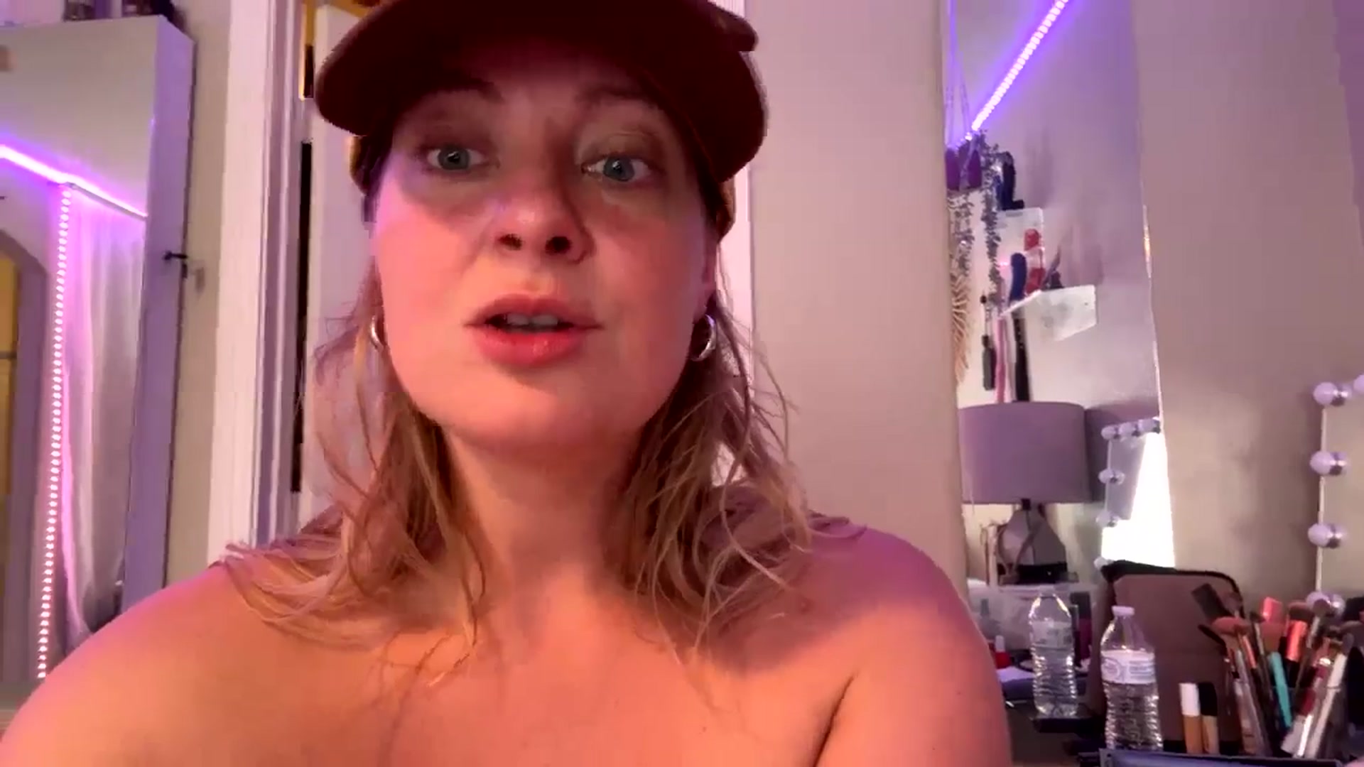 Gallery image thumbnail from VeronicaOMG's myfreecams stream on, 07/14/2024, 19:32 image 15 of 20