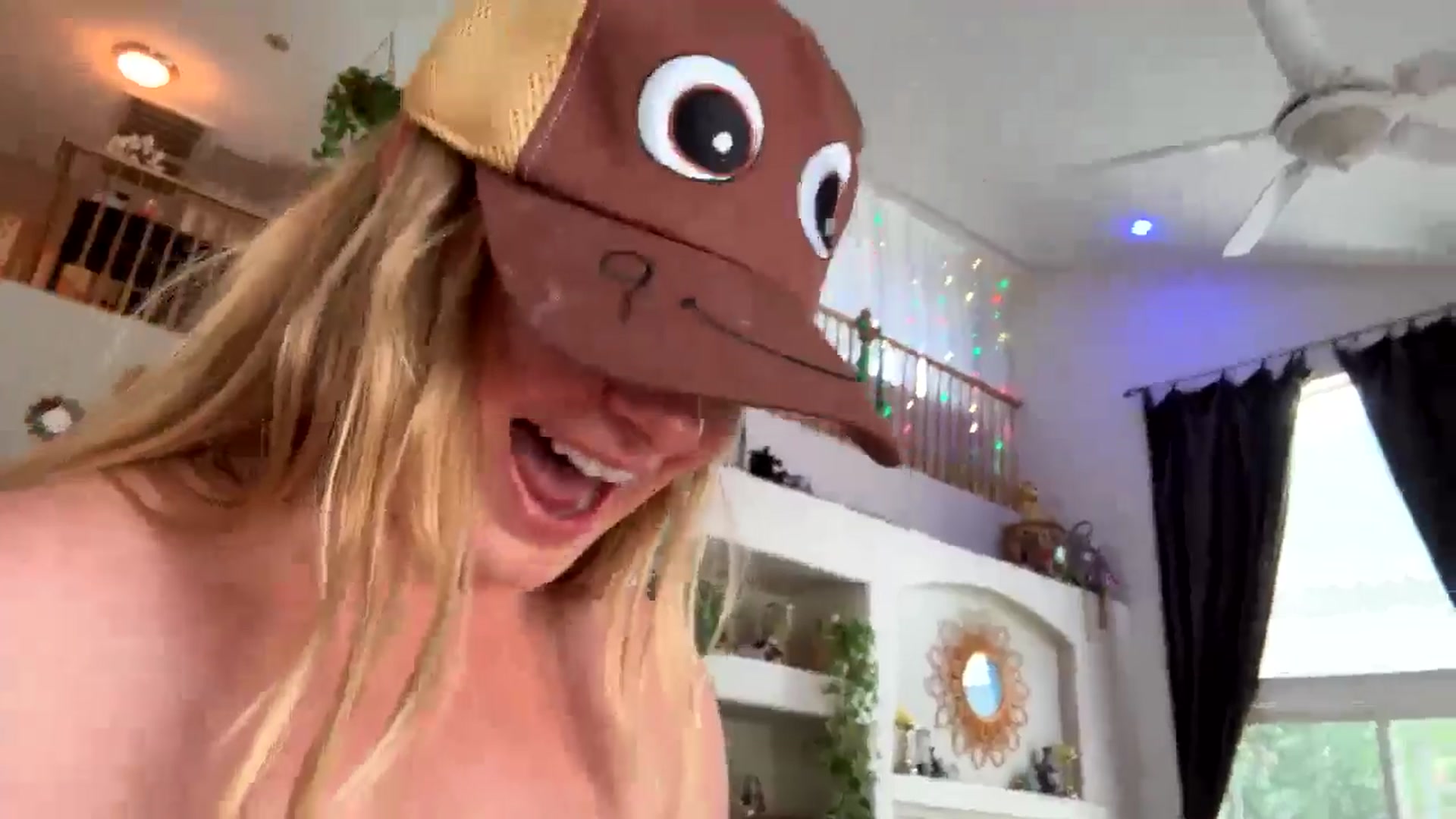 Gallery image thumbnail from VeronicaOMG's myfreecams stream on, 07/14/2024, 21:04 image 16 of 20