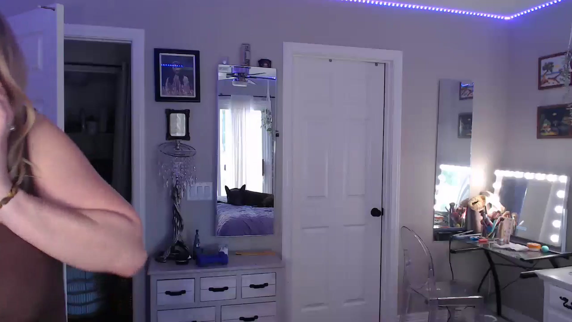 Gallery image thumbnail from VeronicaOMG's myfreecams stream on, 07/19/2024, 18:08 image 8 of 20