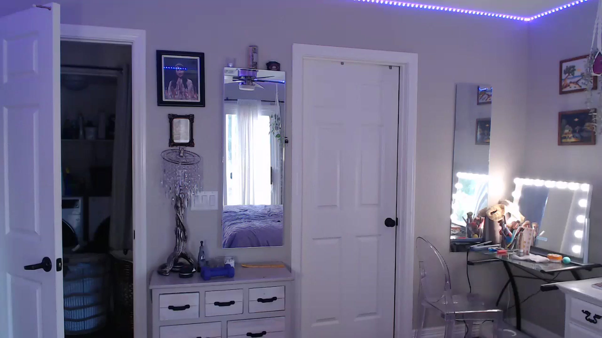 Gallery image thumbnail from VeronicaOMG's myfreecams stream on, 07/19/2024, 18:08 image 9 of 20