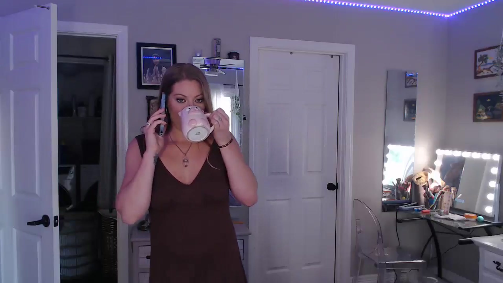 Gallery image thumbnail from VeronicaOMG's myfreecams stream on, 07/19/2024, 18:08 image 6 of 20