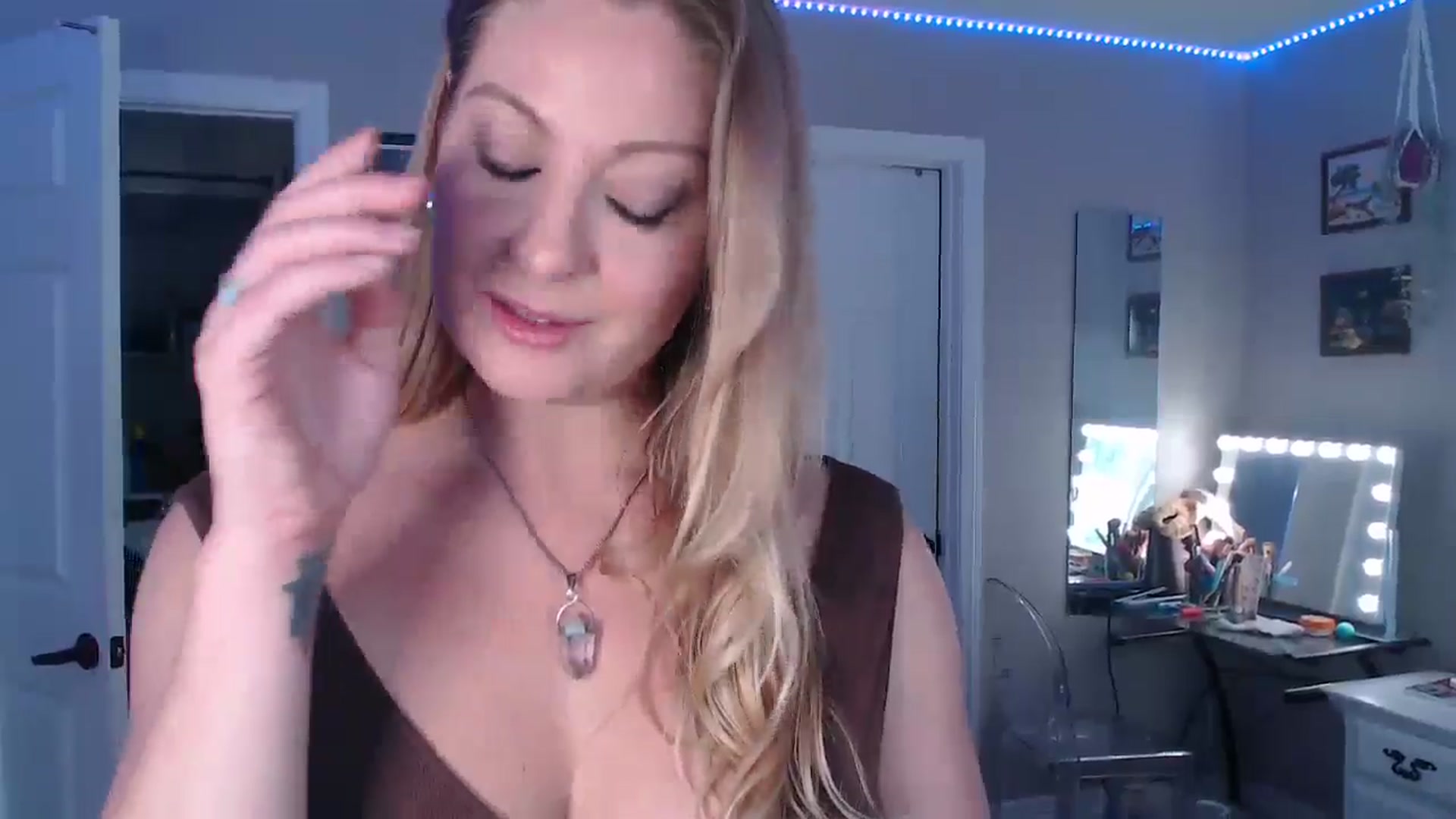 Gallery image thumbnail from VeronicaOMG's myfreecams stream on, 07/19/2024, 18:08 image 15 of 20