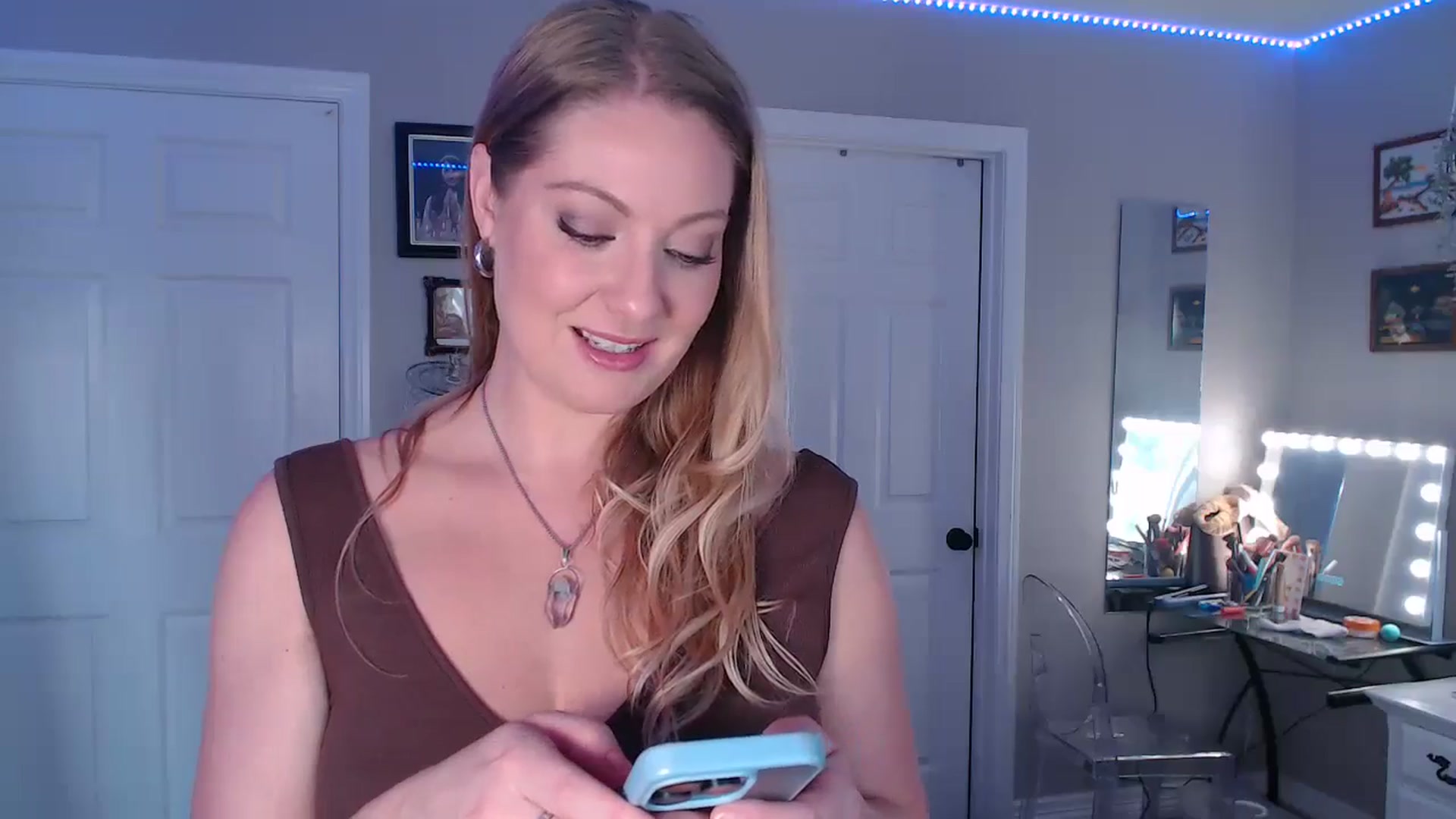Gallery image thumbnail from VeronicaOMG's myfreecams stream on, 07/19/2024, 18:08 image 5 of 20