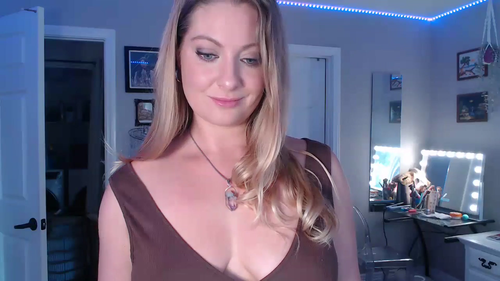 Gallery image thumbnail from VeronicaOMG's myfreecams stream on, 07/19/2024, 18:08 image 14 of 20