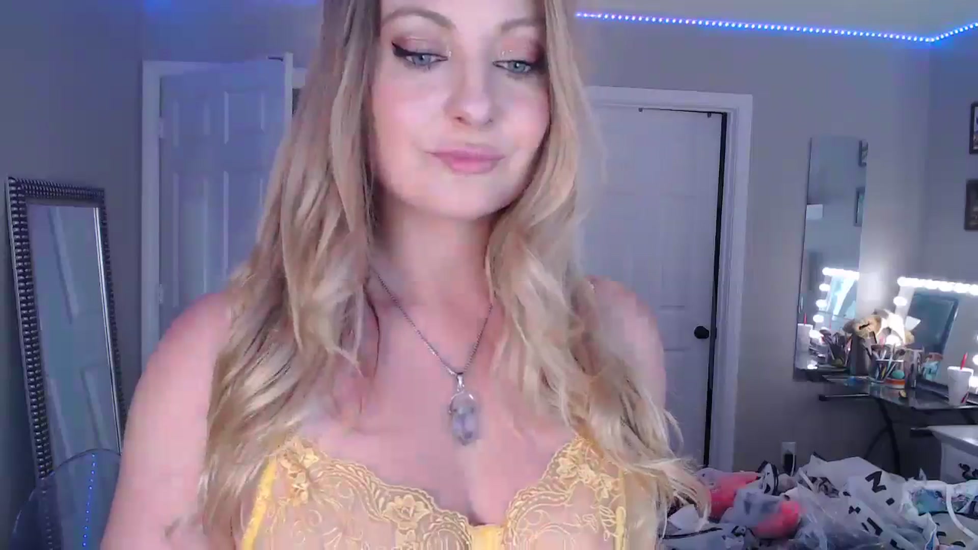 Gallery image thumbnail from VeronicaOMG's myfreecams stream on, 07/21/2024, 24:28 image 5 of 20