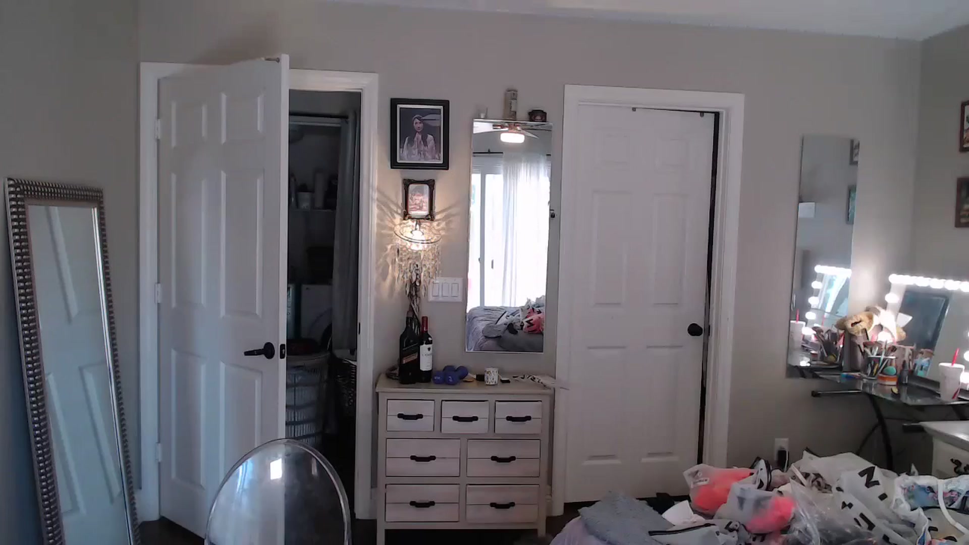 Gallery image thumbnail from VeronicaOMG's myfreecams stream on, 07/21/2024, 24:28 image 4 of 20