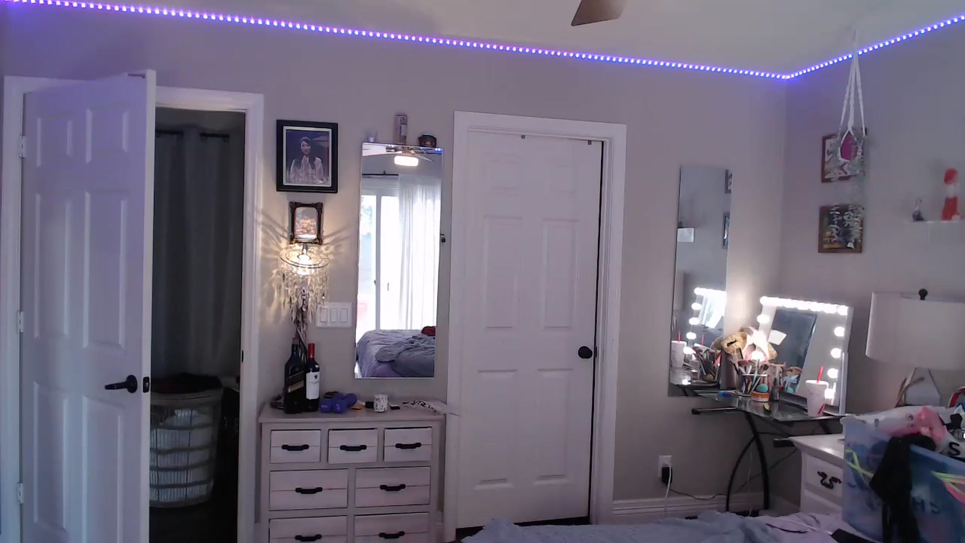 Gallery image thumbnail from VeronicaOMG's myfreecams stream on, 07/21/2024, 24:28 image 20 of 20