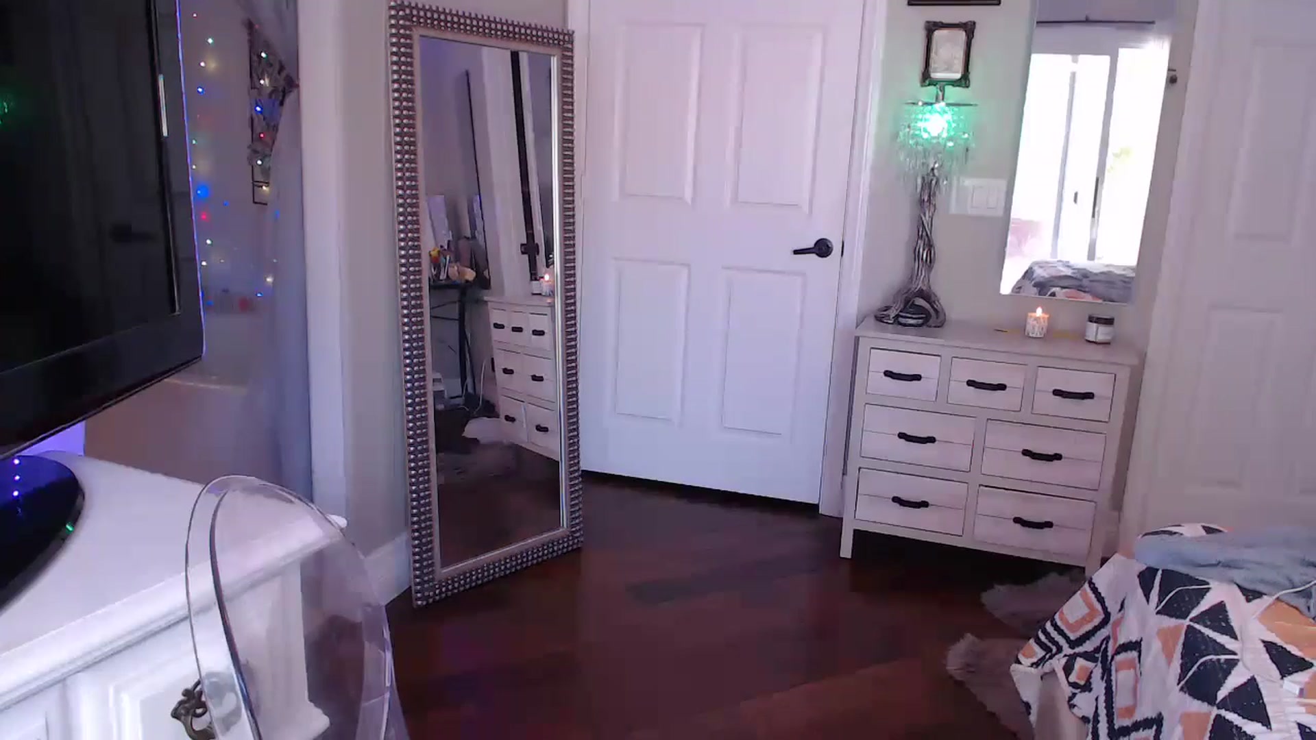 Gallery image thumbnail from VeronicaOMG's myfreecams stream on, 07/21/2024, 20:19 image 19 of 20