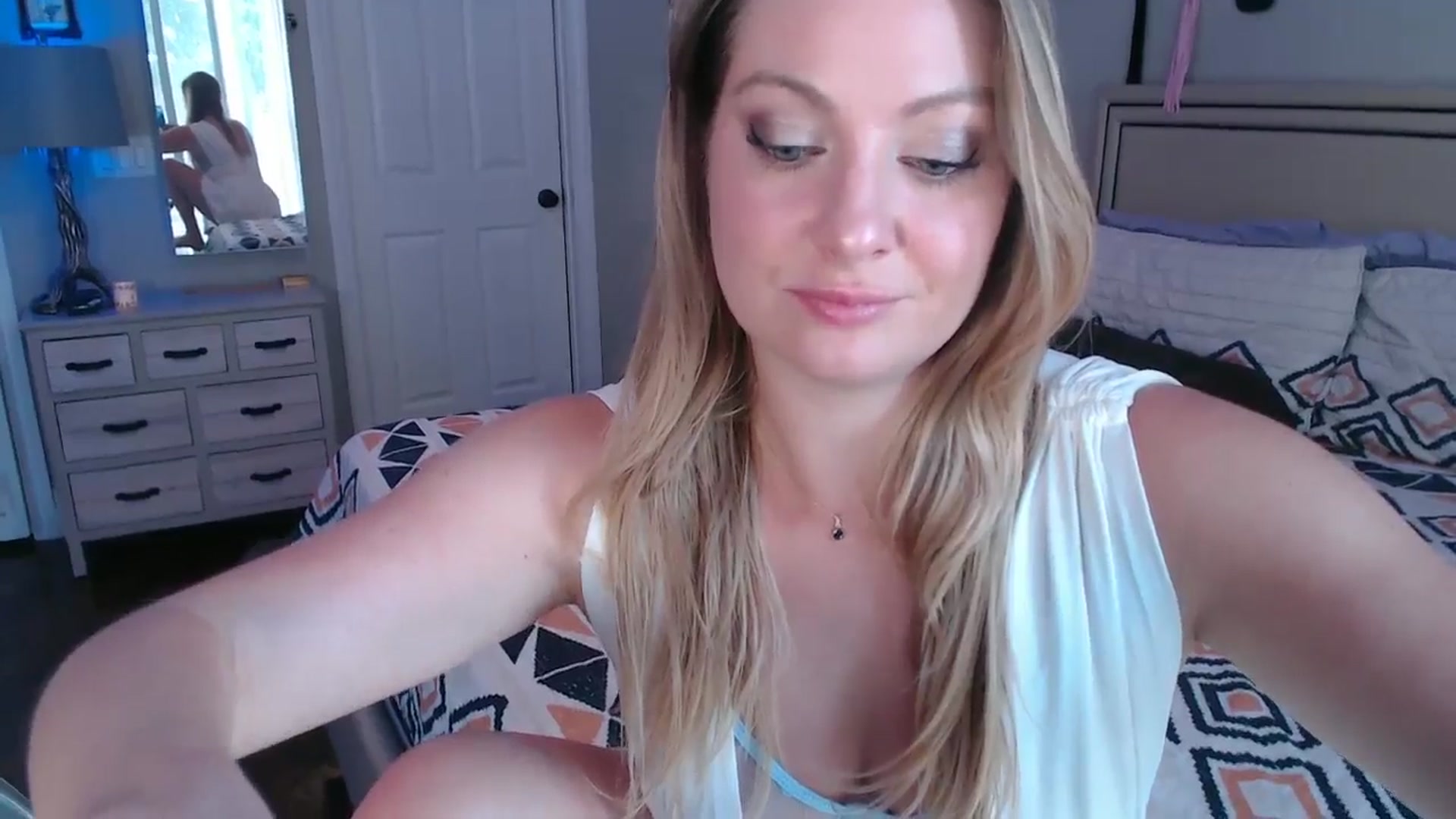 Gallery image thumbnail from VeronicaOMG's myfreecams stream on, 07/27/2024, 17:55 image 17 of 20