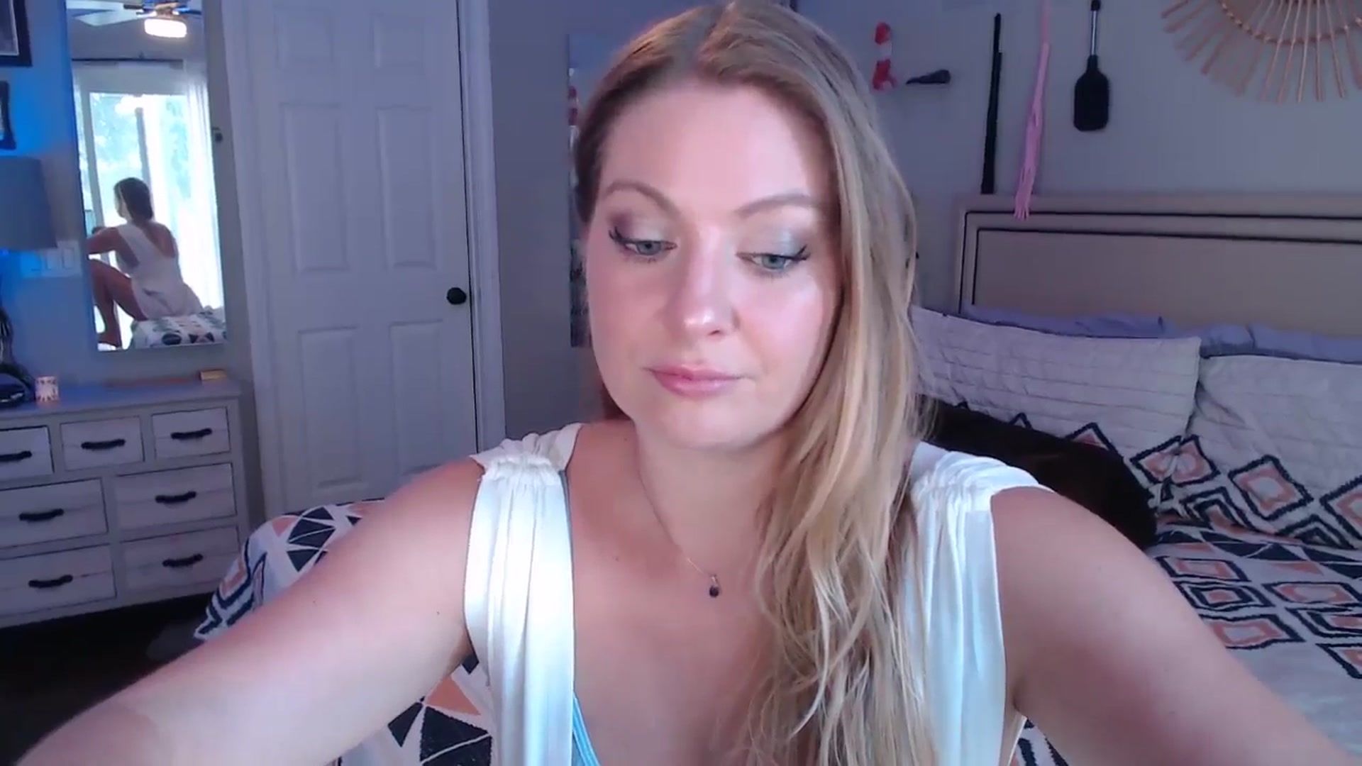 Gallery image thumbnail from VeronicaOMG's myfreecams stream on, 07/27/2024, 17:55 image 9 of 20