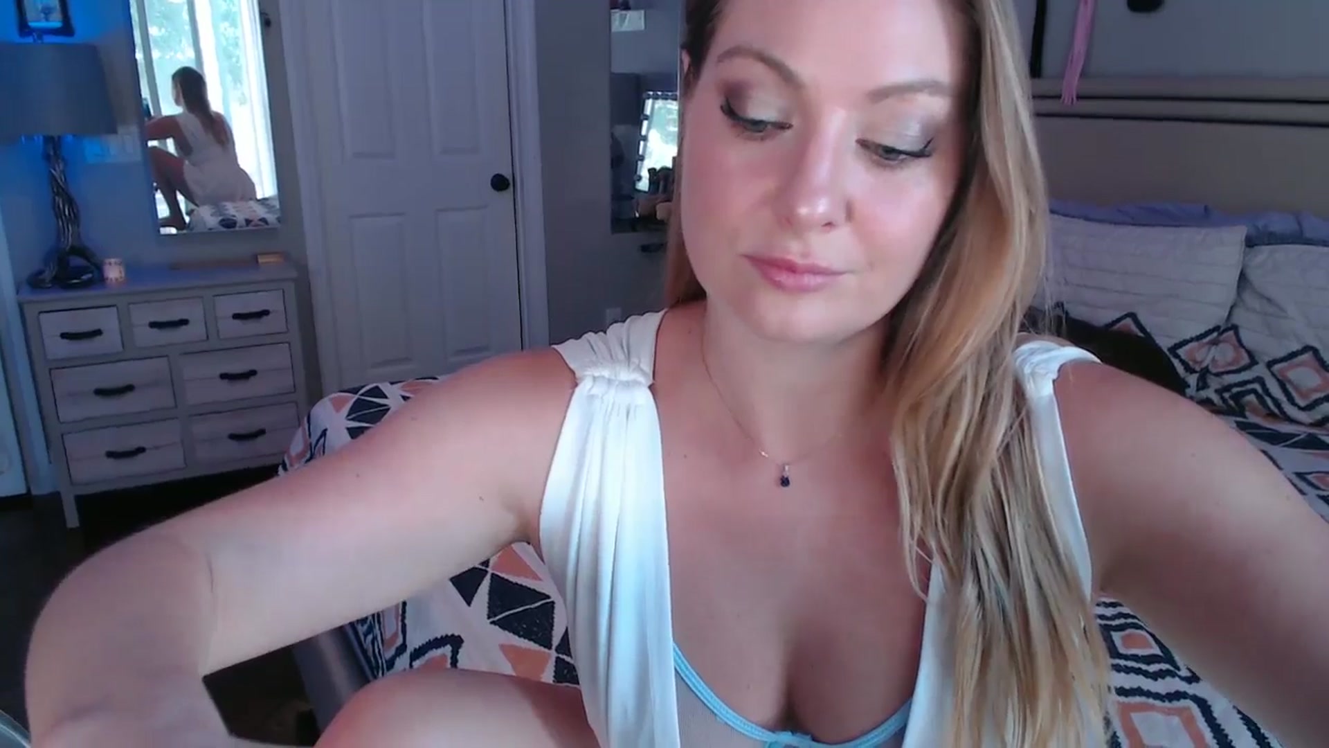 Gallery image thumbnail from VeronicaOMG's myfreecams stream on, 07/27/2024, 17:55 image 18 of 20